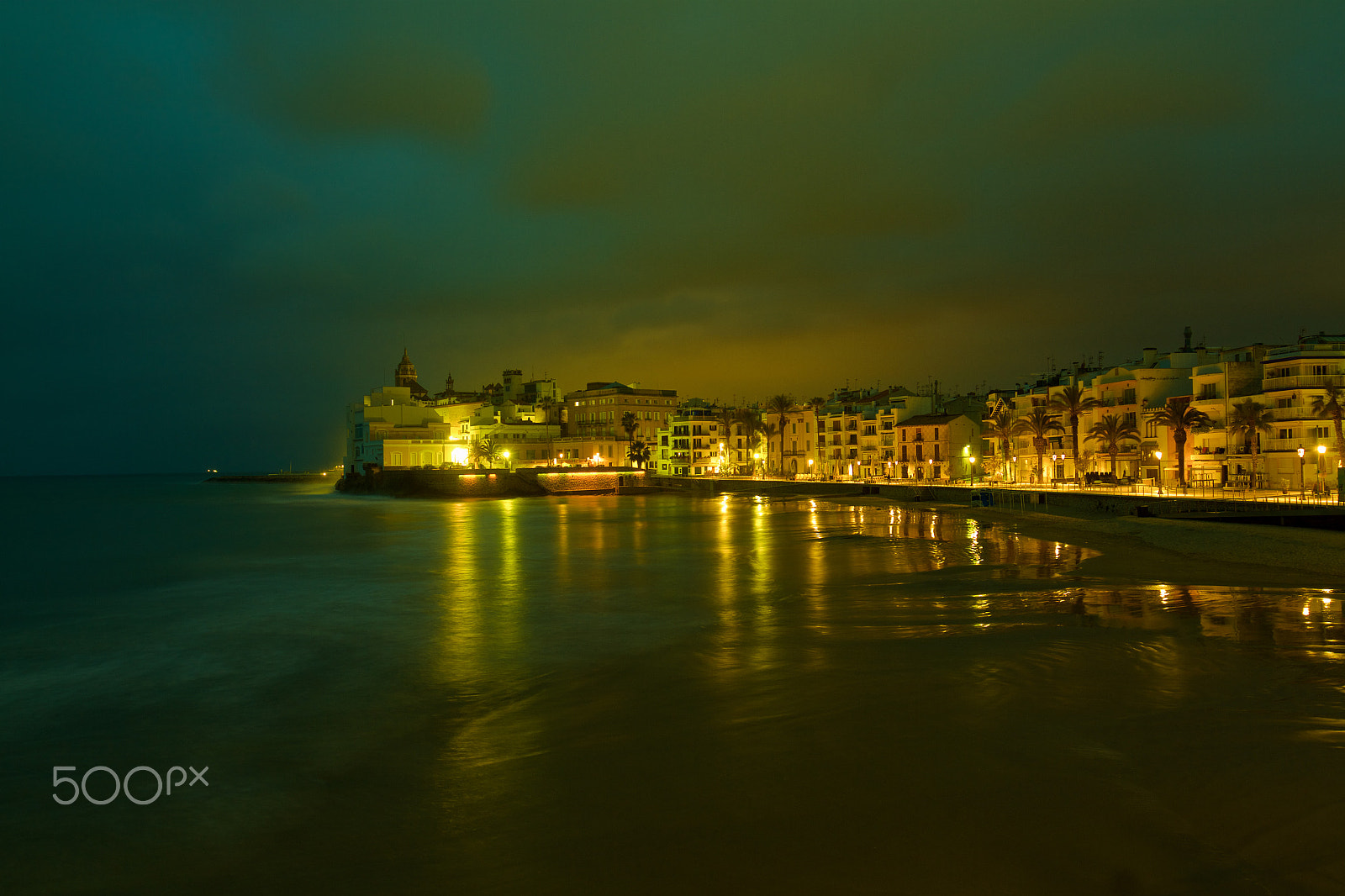 Canon EF 16-35mm F4L IS USM sample photo. Sitges photography