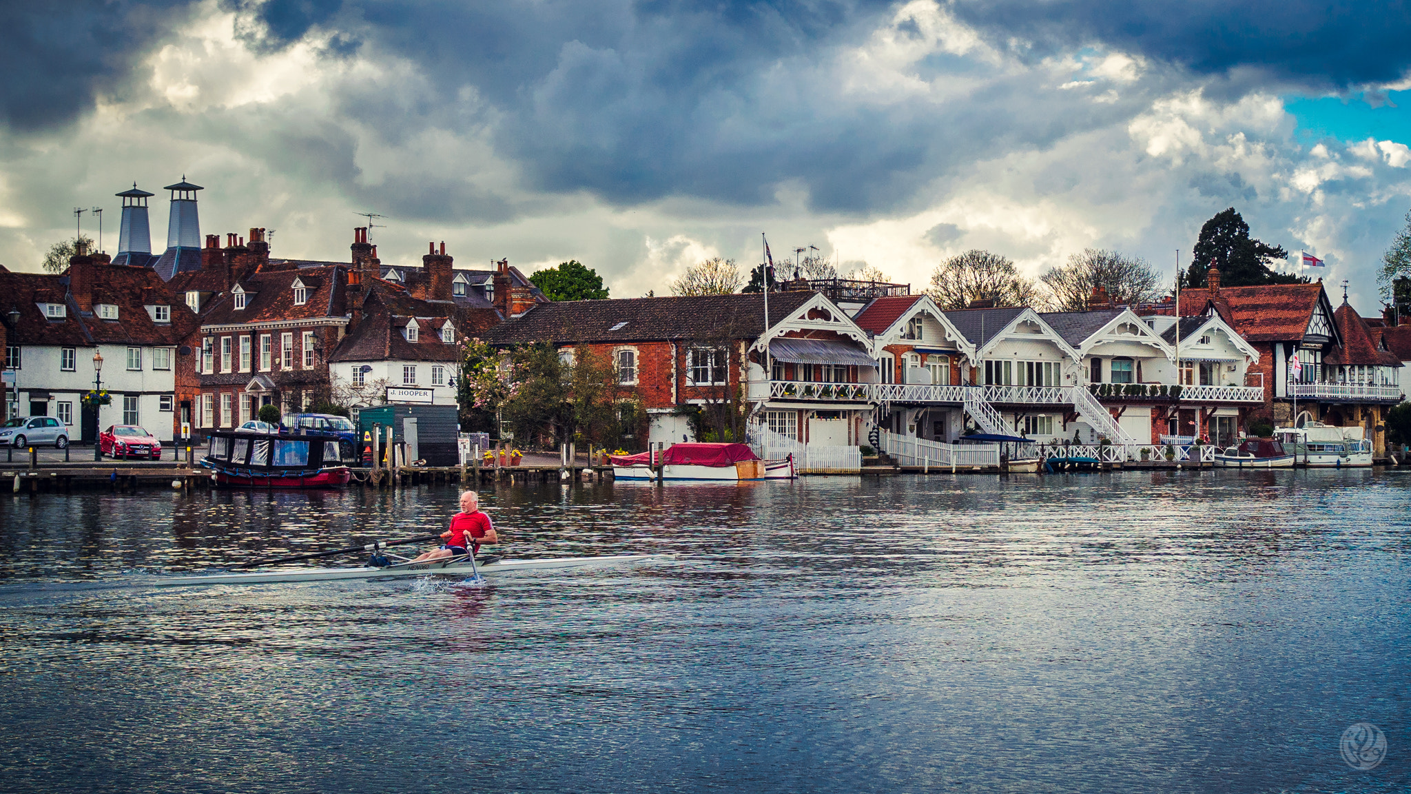 Olympus OM-D E-M10 II sample photo. Gliding down the dark river photography