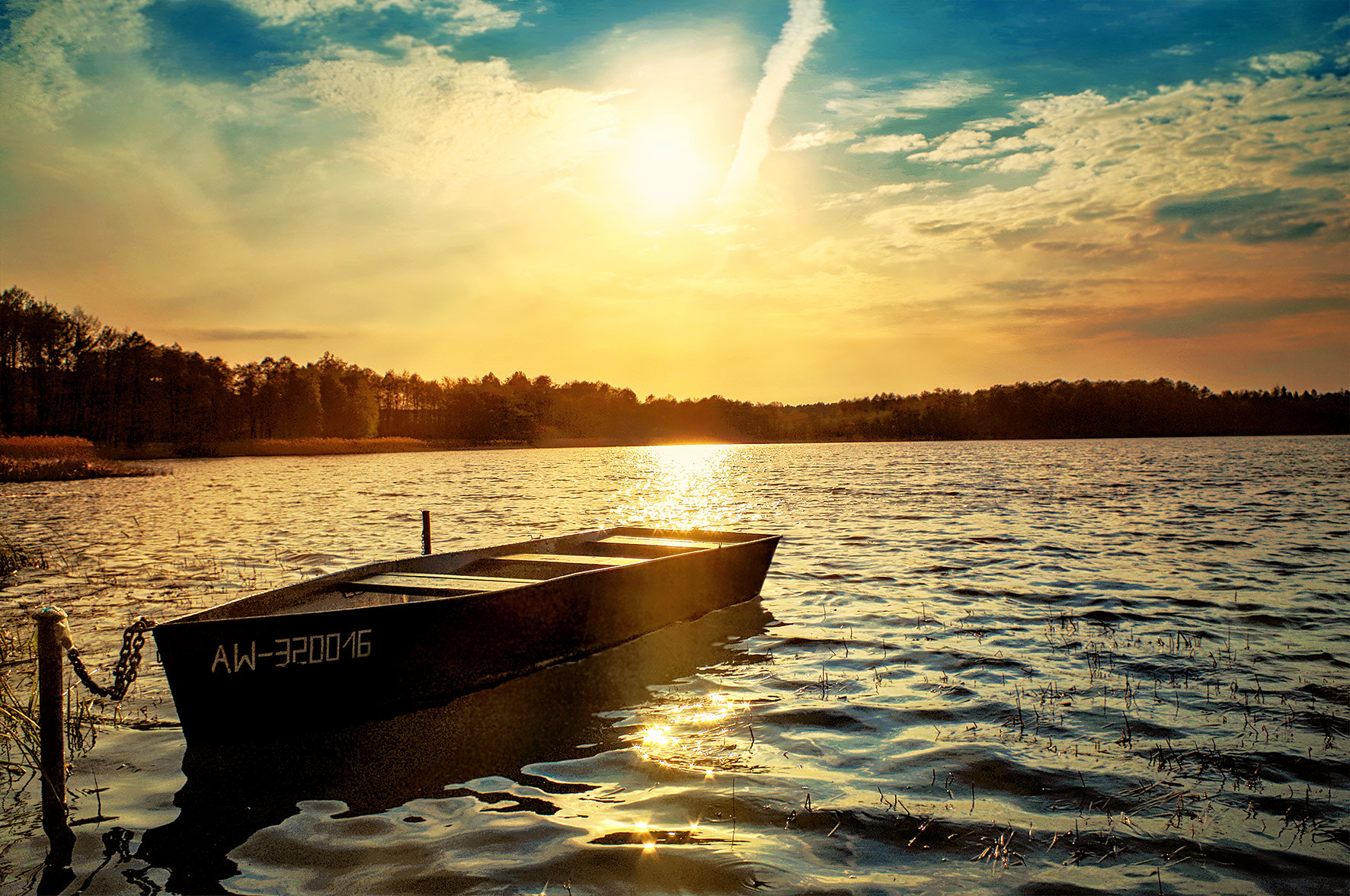 Pentax smc DA 18-55mm F3.5-5.6 AL WR sample photo. Landscape with boat photography