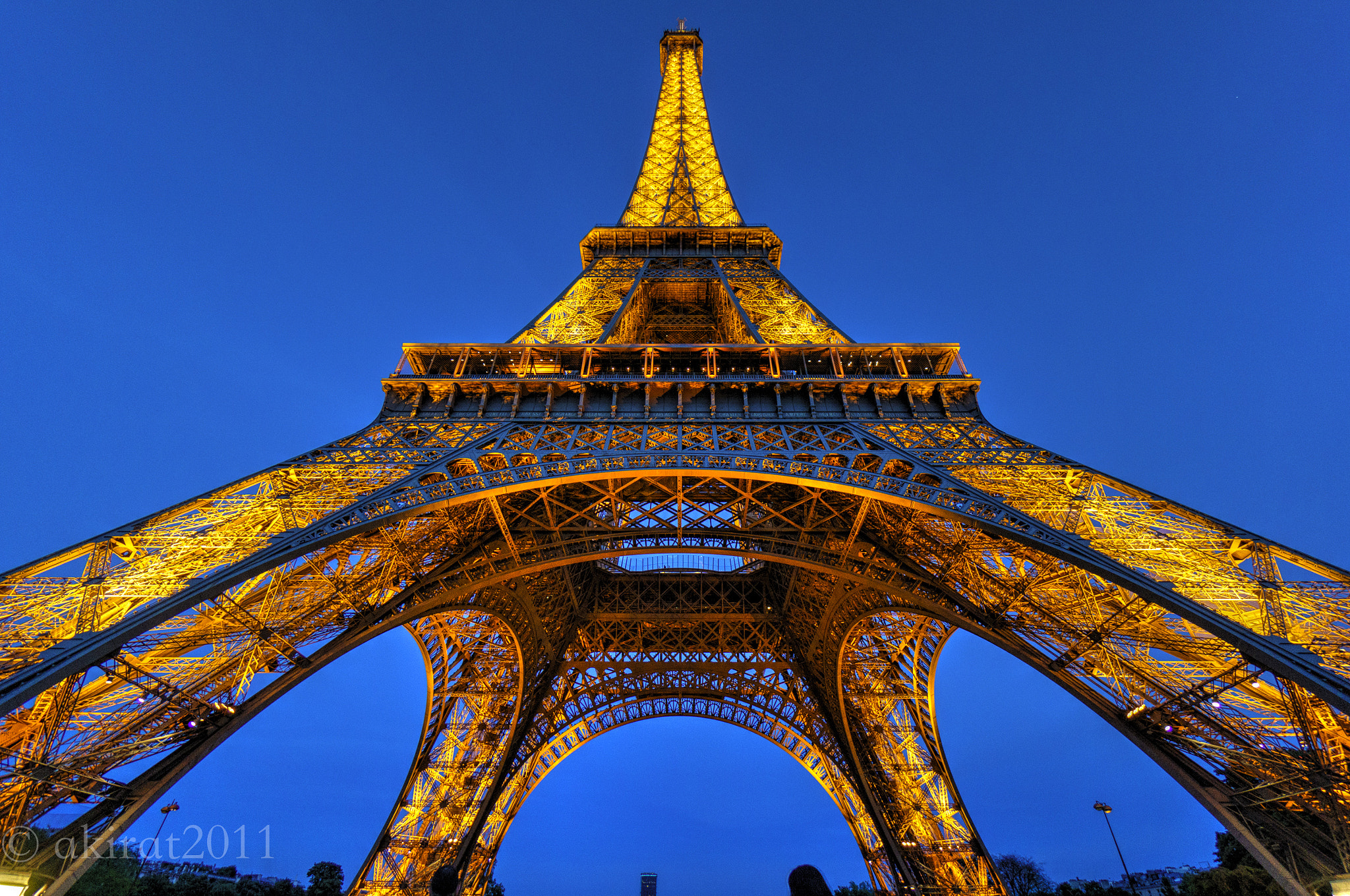 Sony Alpha NEX-5R + Sony E 10-18mm F4 OSS sample photo. Looking up at the tower photography