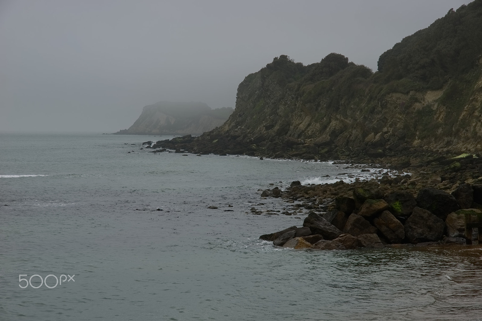 24-105mm F4 sample photo. Ventnor shoreline. photography