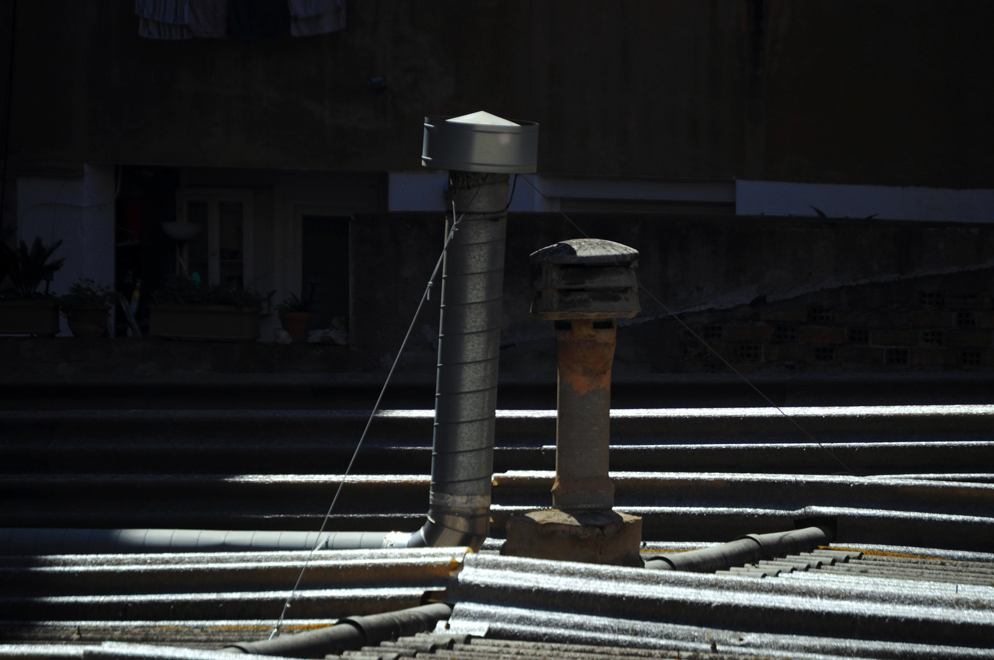 Nikon D5000 sample photo. Urban roof photography