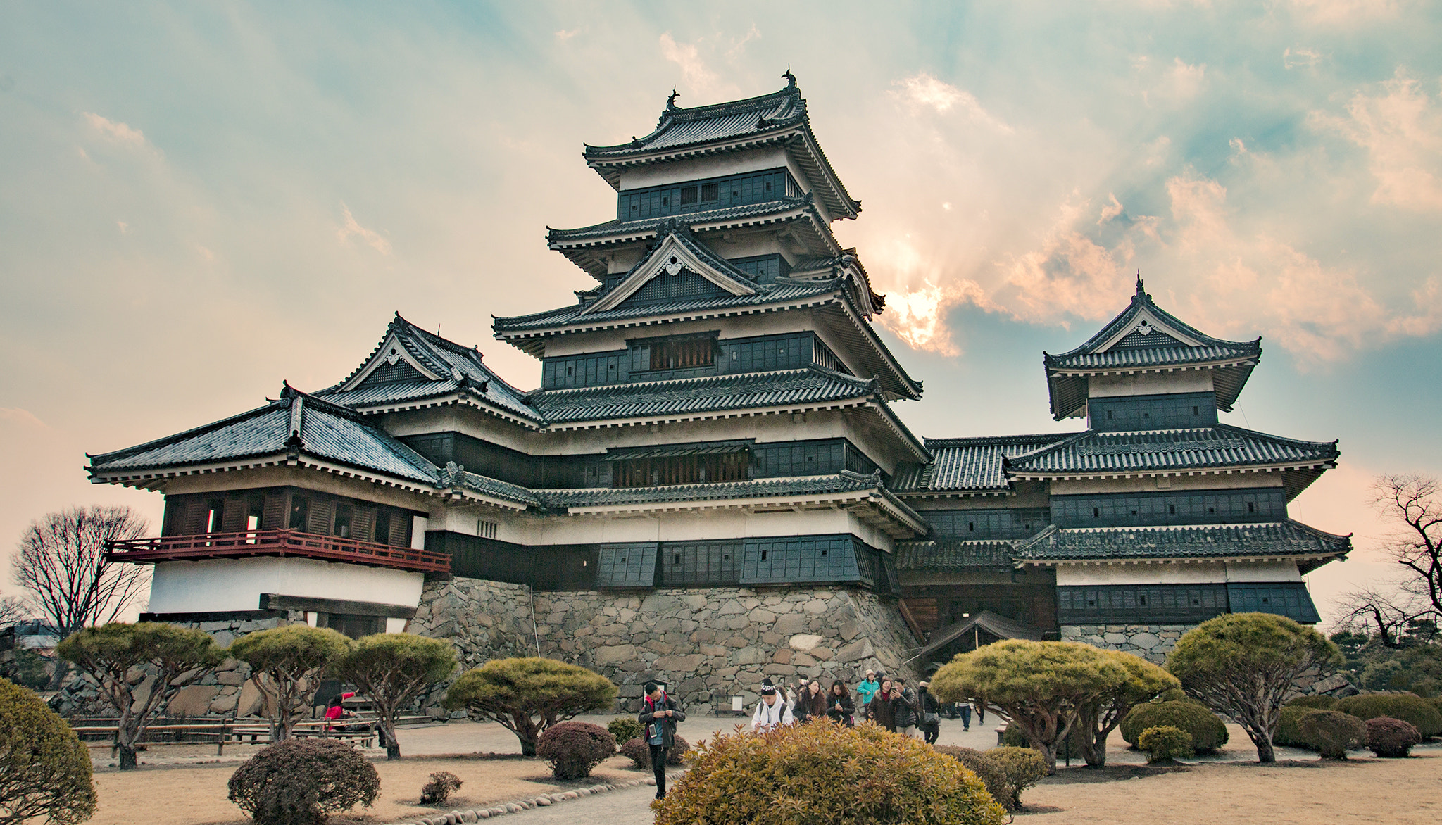 Canon EOS 70D + Canon EF 17-40mm F4L USM sample photo. Matsumoto castle - japan photography