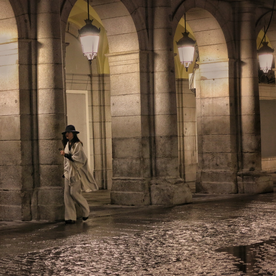 Canon EOS 70D + Canon EF 40mm F2.8 STM sample photo. Candid street photography