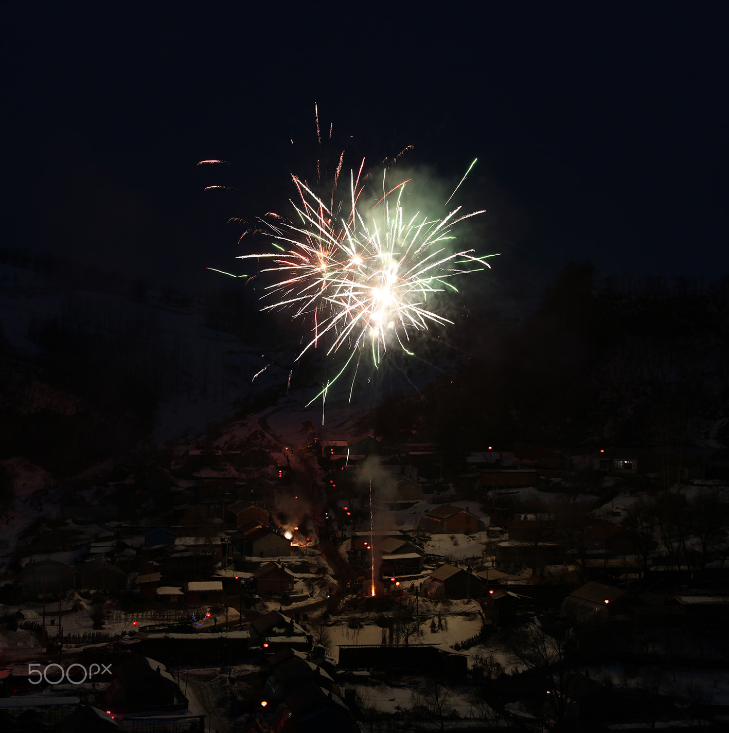 Canon EF 24-70mm F2.8L II USM sample photo. Fireworks reflect the night sky photography
