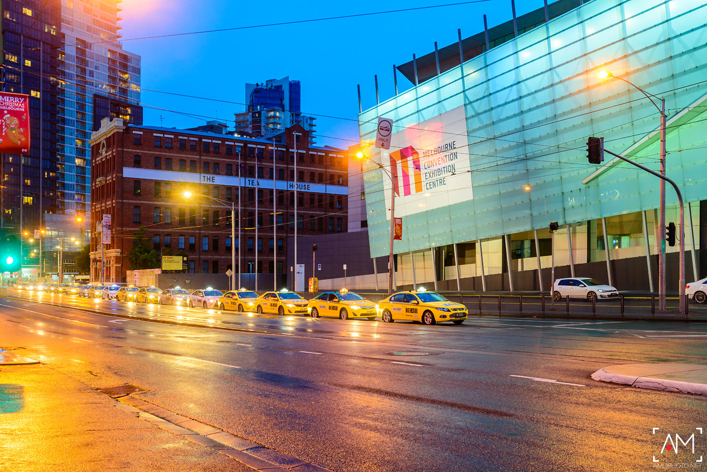 Nikon AF-S Nikkor 16-35mm F4G ED VR sample photo. Melbourne taxi cars in city photography