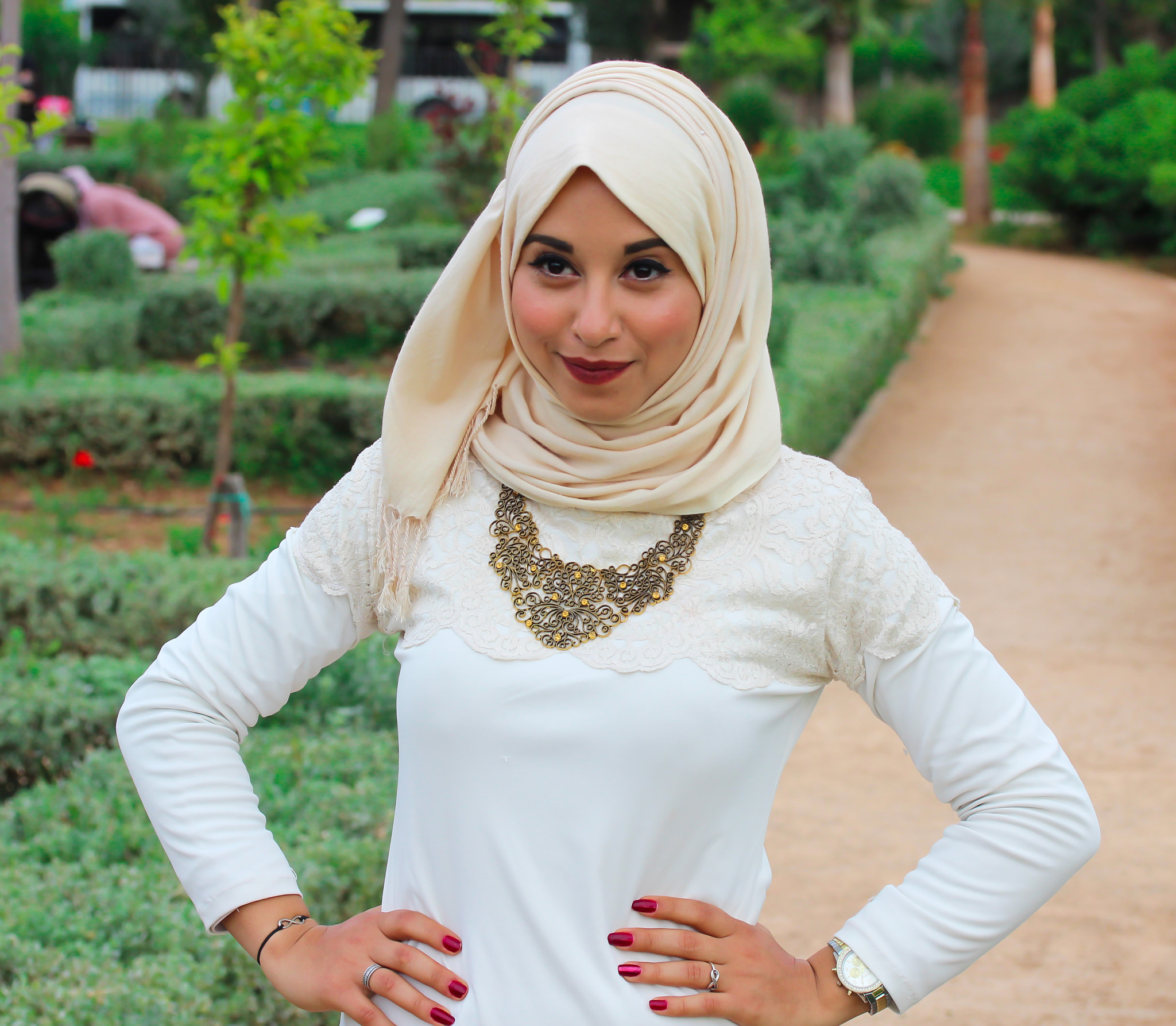 Canon EF-S 60mm F2.8 Macro USM sample photo. Portrait hijab photography