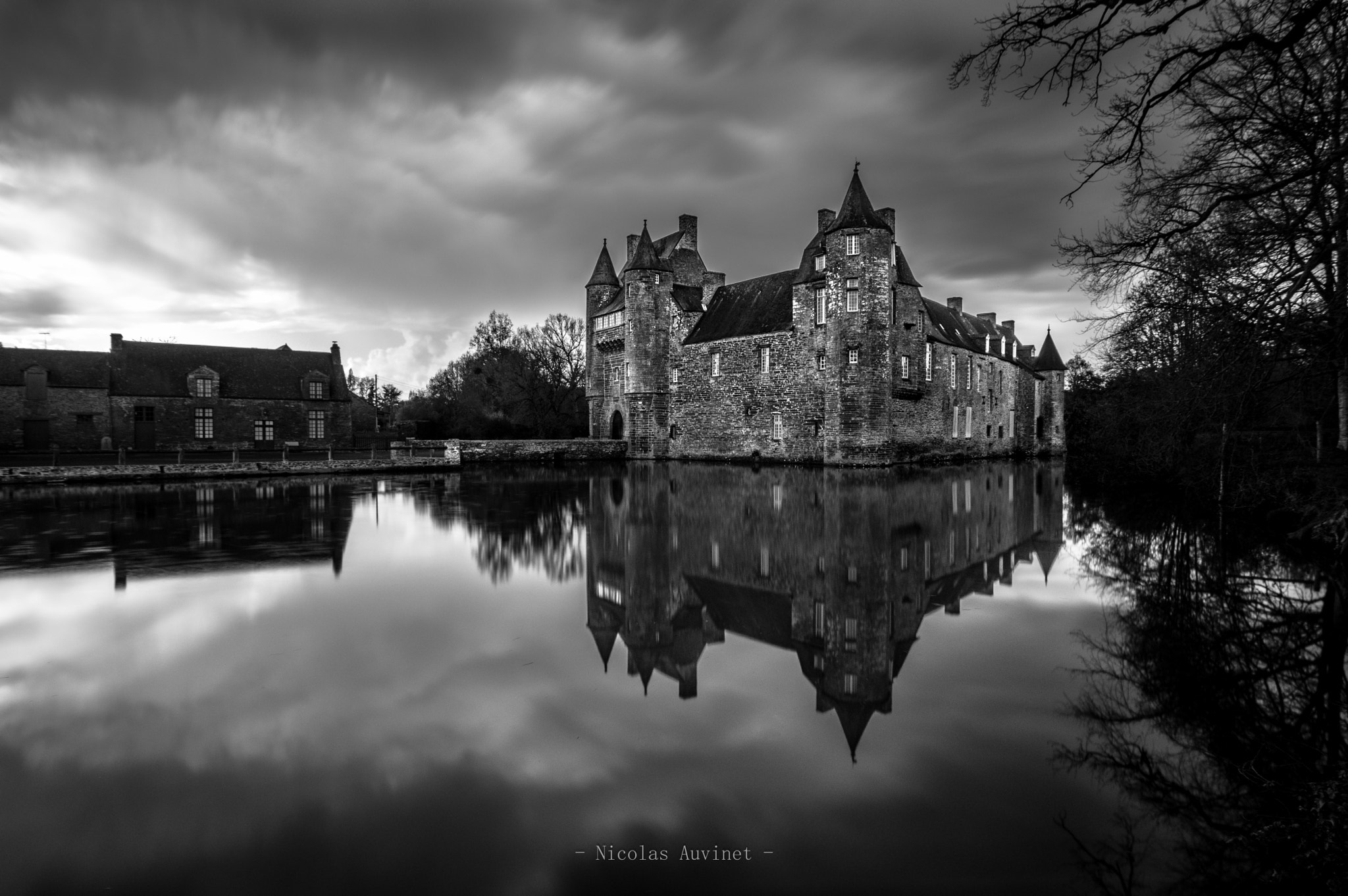 Pentax K-3 sample photo. Trecesson's castle before storm photography