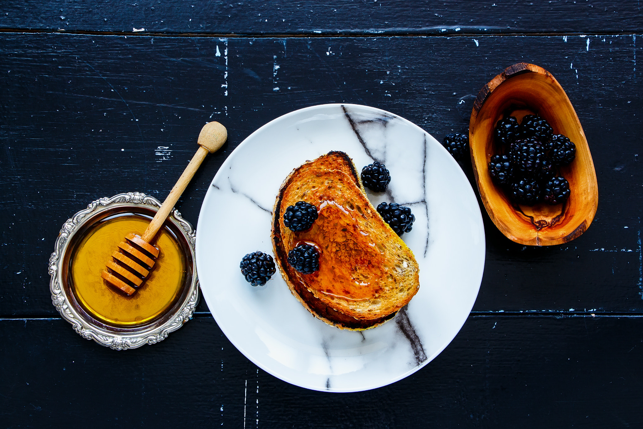 Canon EOS 700D (EOS Rebel T5i / EOS Kiss X7i) sample photo. Toasts with honey and blackberries photography