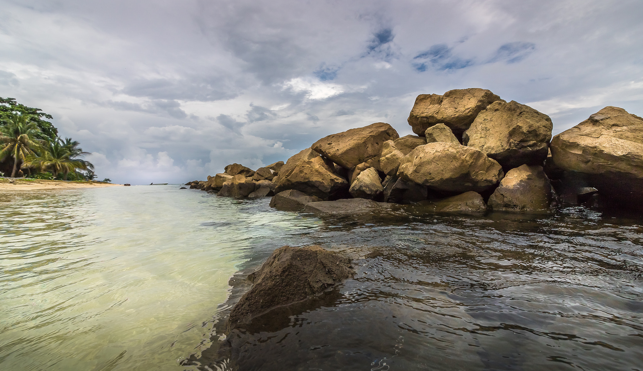 Canon EOS 750D (EOS Rebel T6i / EOS Kiss X8i) sample photo. The island photography