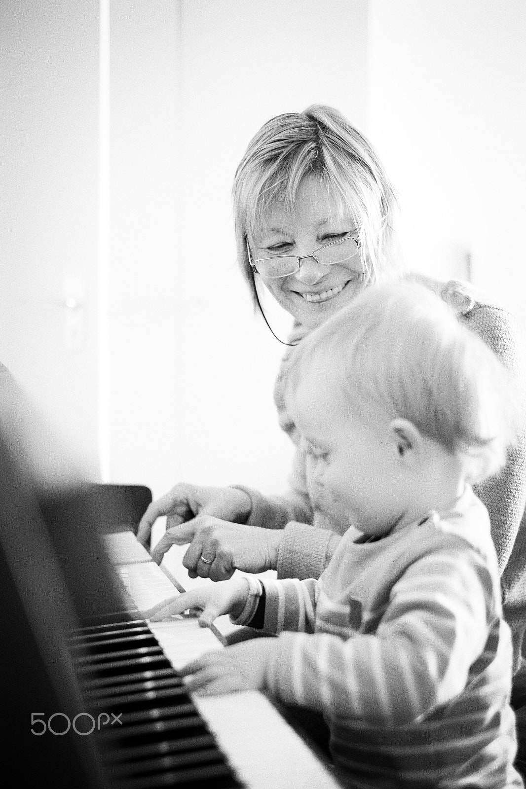 Fujifilm X-Pro1 + Fujifilm XF 35mm F1.4 R sample photo. La leçon de piano... photography