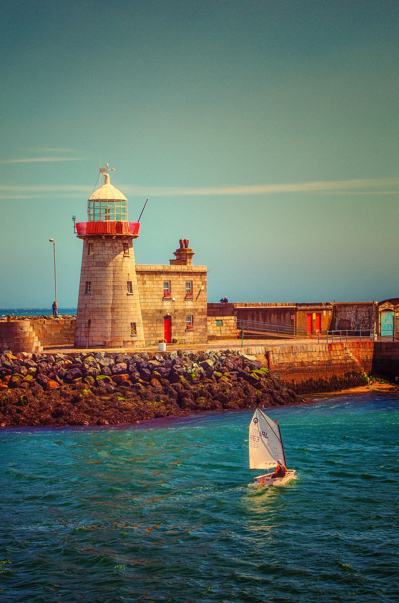 Pentax smc DA 18-55mm F3.5-5.6 AL WR sample photo. Lighthouse photography