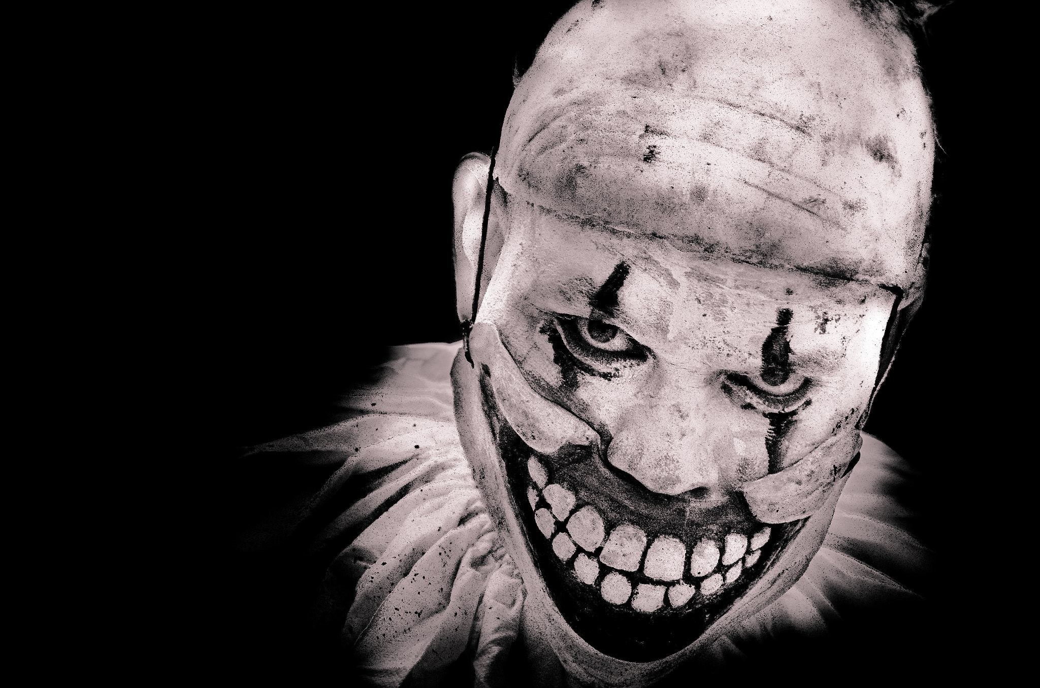 Nikon D5100 + Sigma 18-250mm F3.5-6.3 DC Macro OS HSM sample photo. Evil clown photography