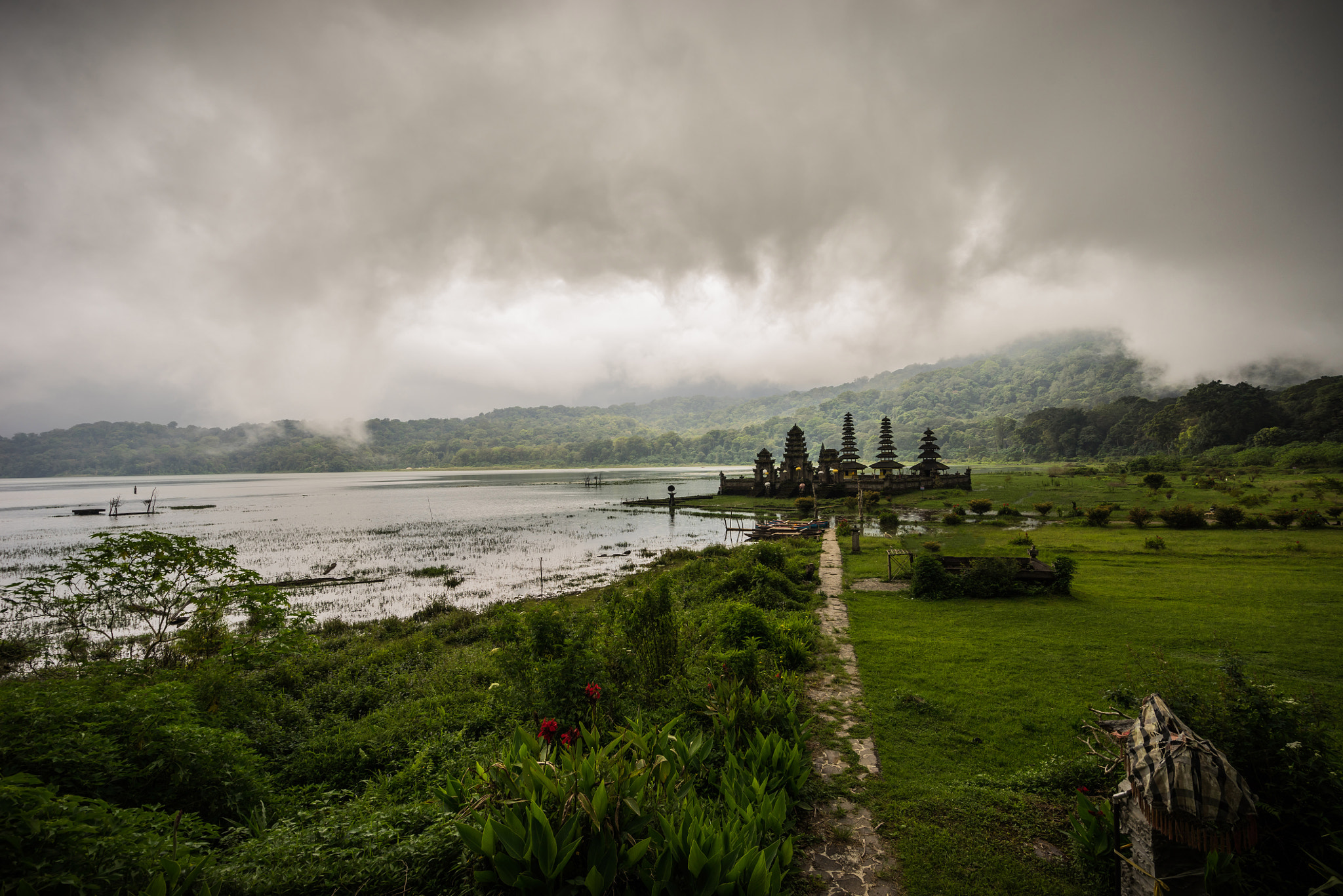 Sony a7R + Sony Vario-Tessar T* FE 16-35mm F4 ZA OSS sample photo. Pura ulun danu tamblingan photography