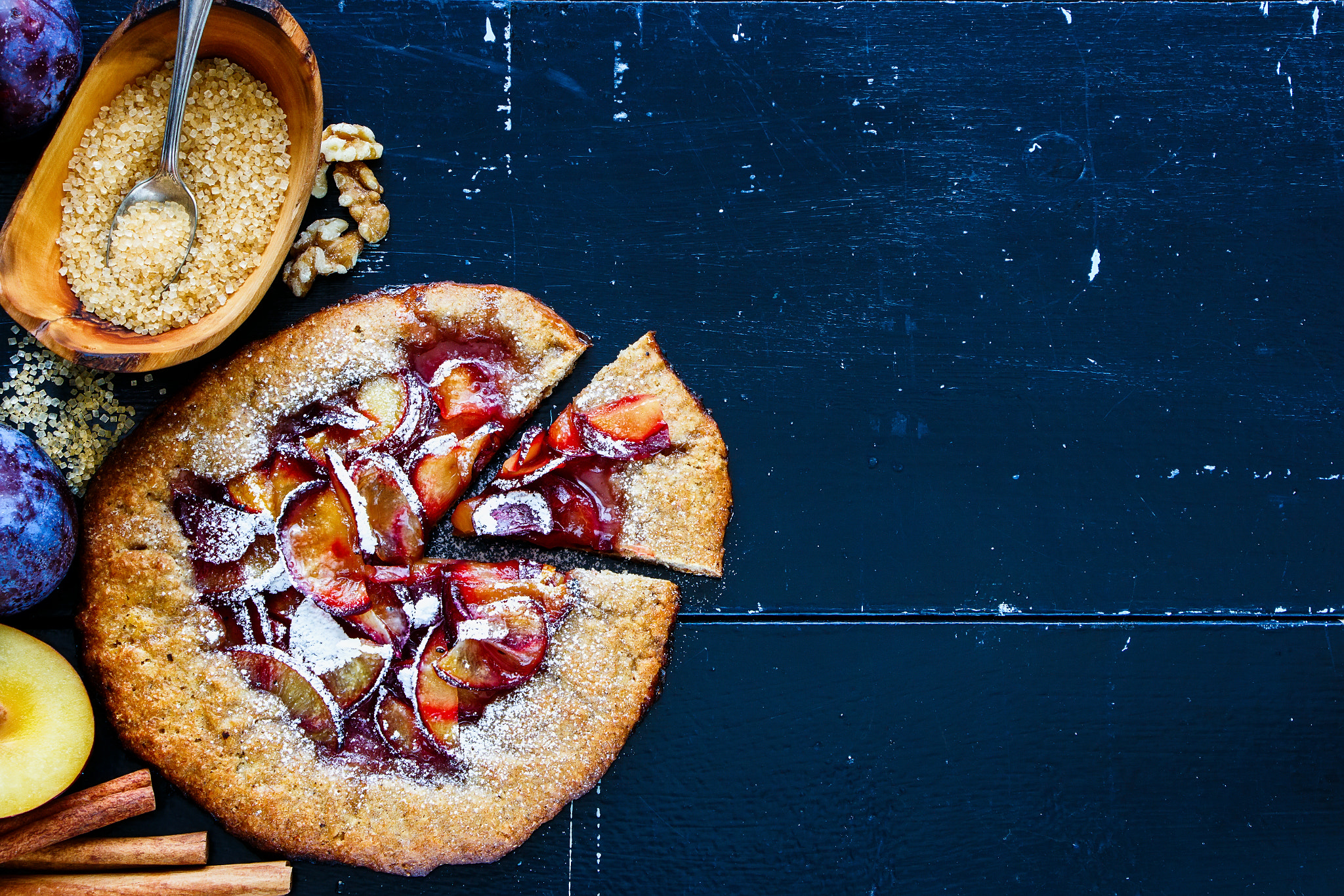 Canon EOS 700D (EOS Rebel T5i / EOS Kiss X7i) sample photo. Wholegrain plum pie photography