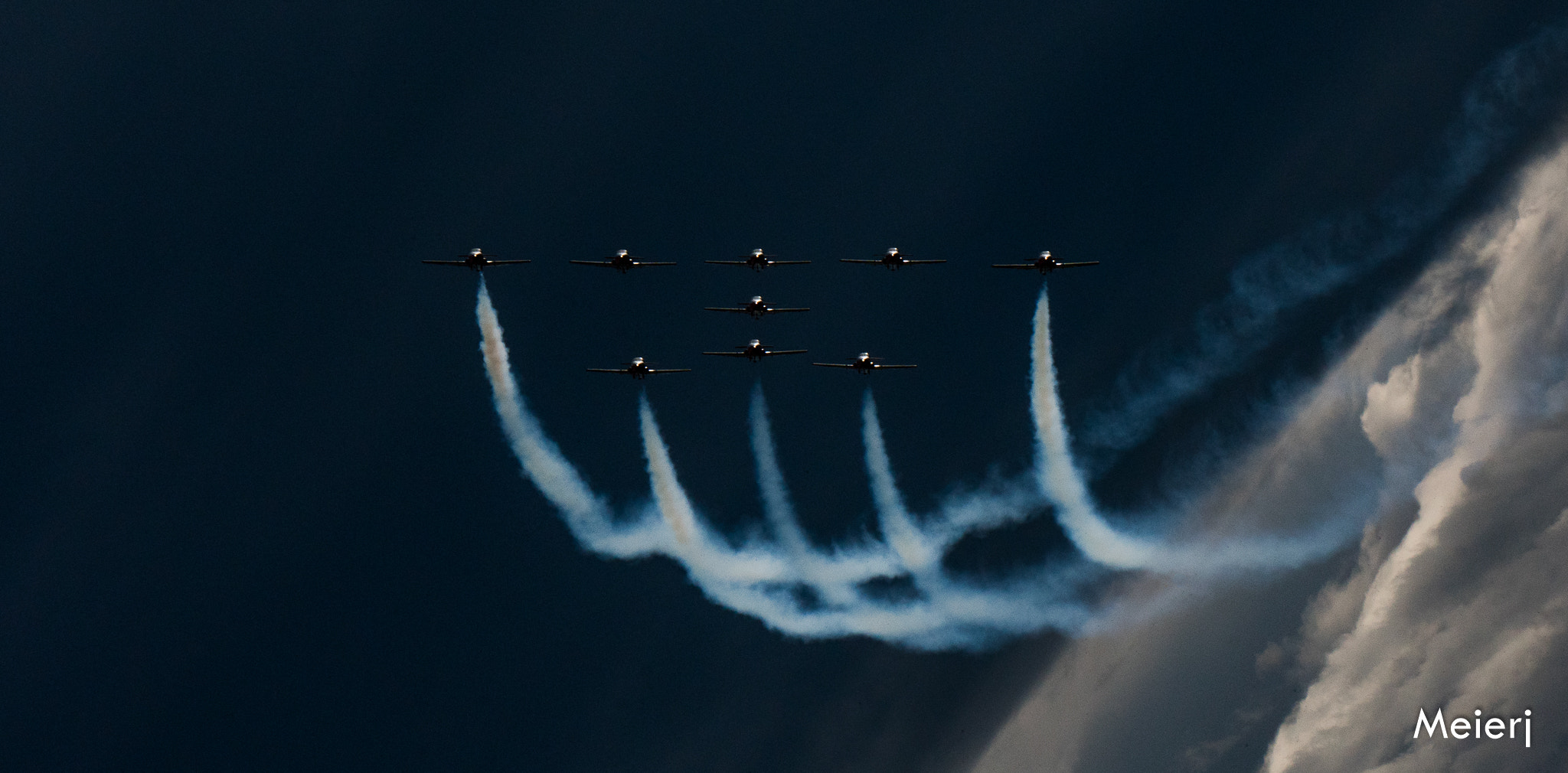 Sony a6300 sample photo. Banking in formation photography