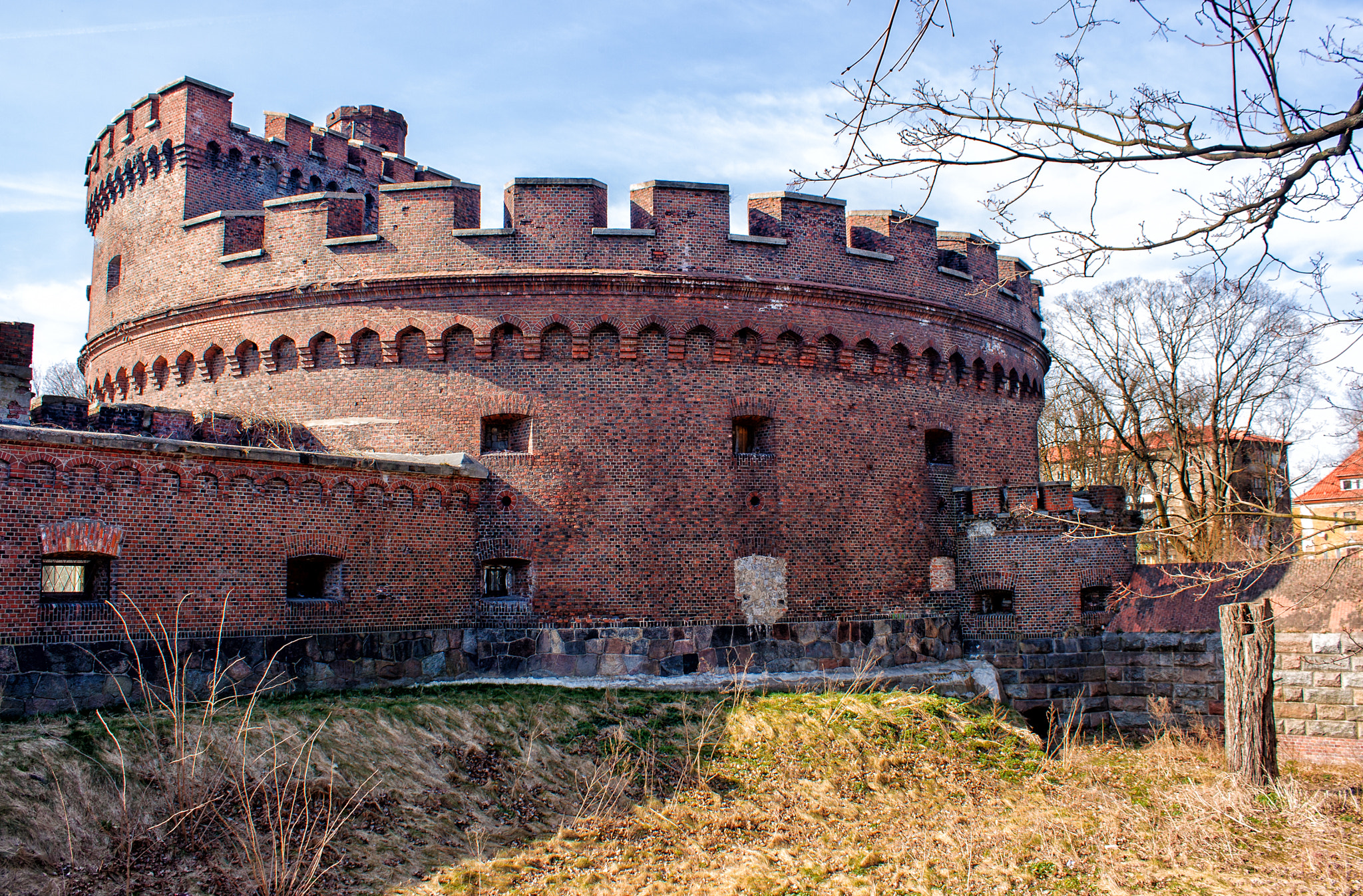 Canon EF-S 18-55mm F3.5-5.6 IS sample photo. Old fortress on sunny day photography