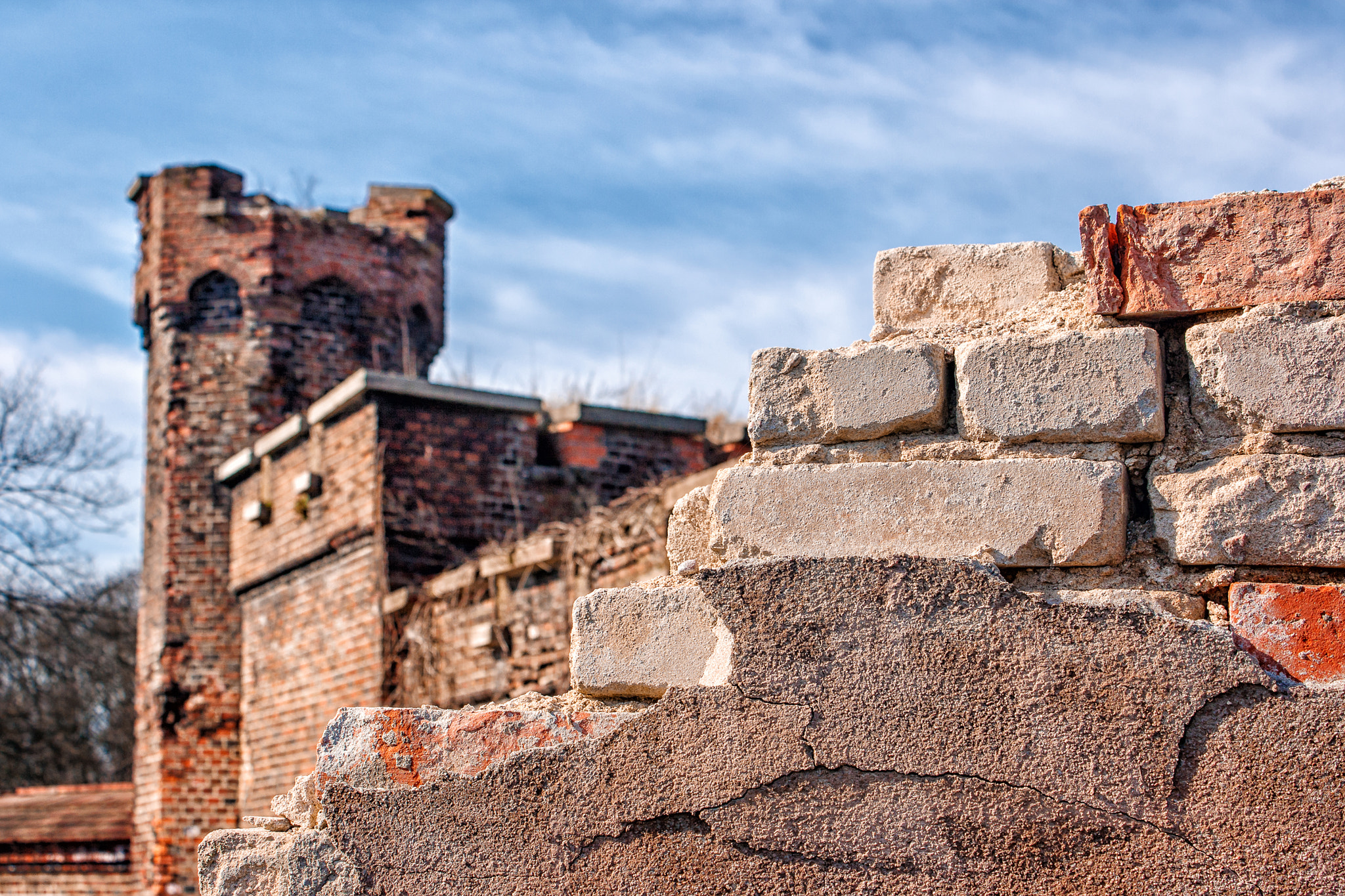 Canon EF-S 18-55mm F3.5-5.6 IS sample photo. Ruined wall of an old fortress photography