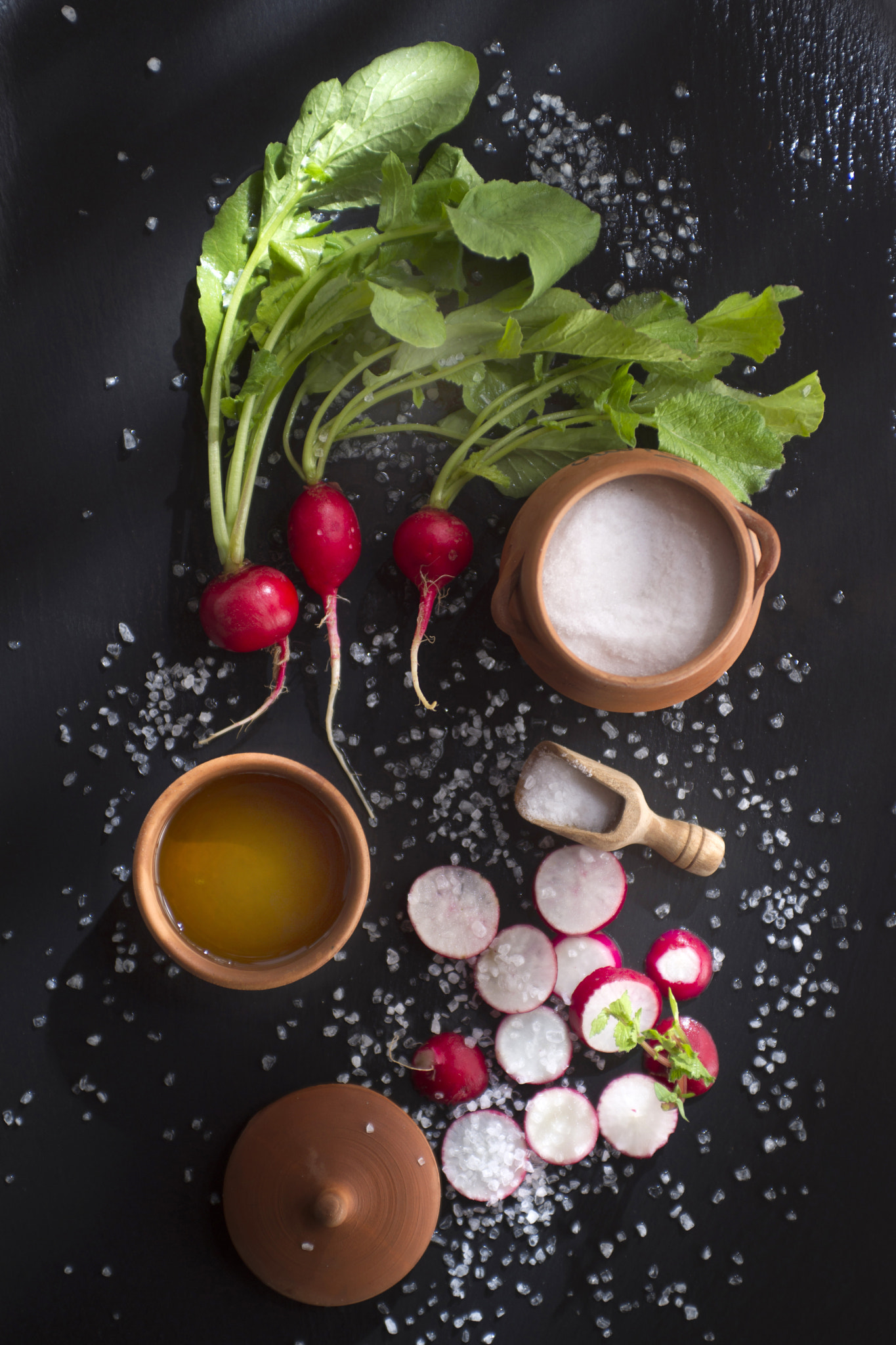 Minolta AF 28-85mm F3.5-4.5 sample photo. Fresh red radish photography