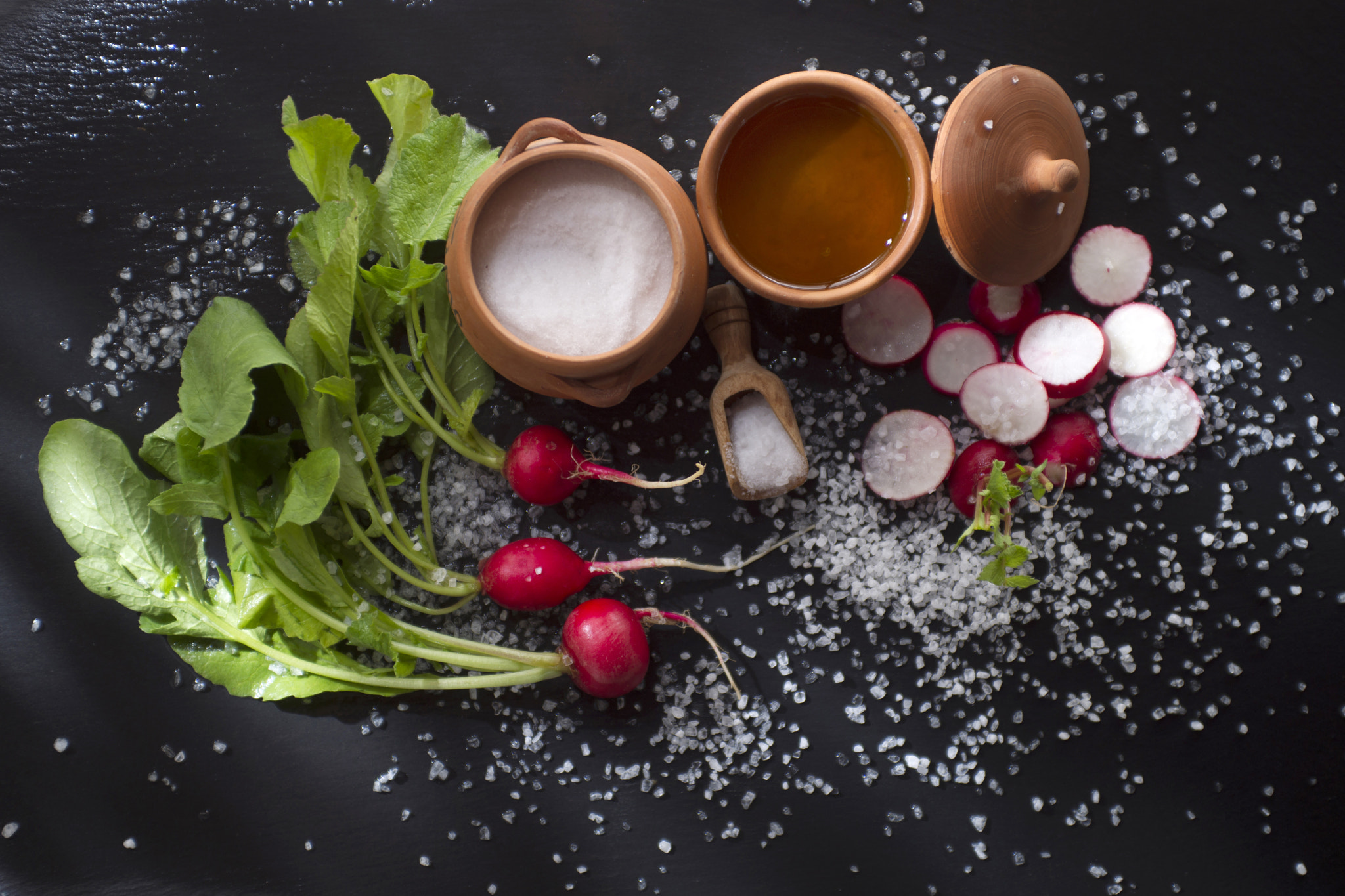 Sony Alpha DSLR-A850 + Minolta AF 28-85mm F3.5-4.5 sample photo. Fresh red radish photography