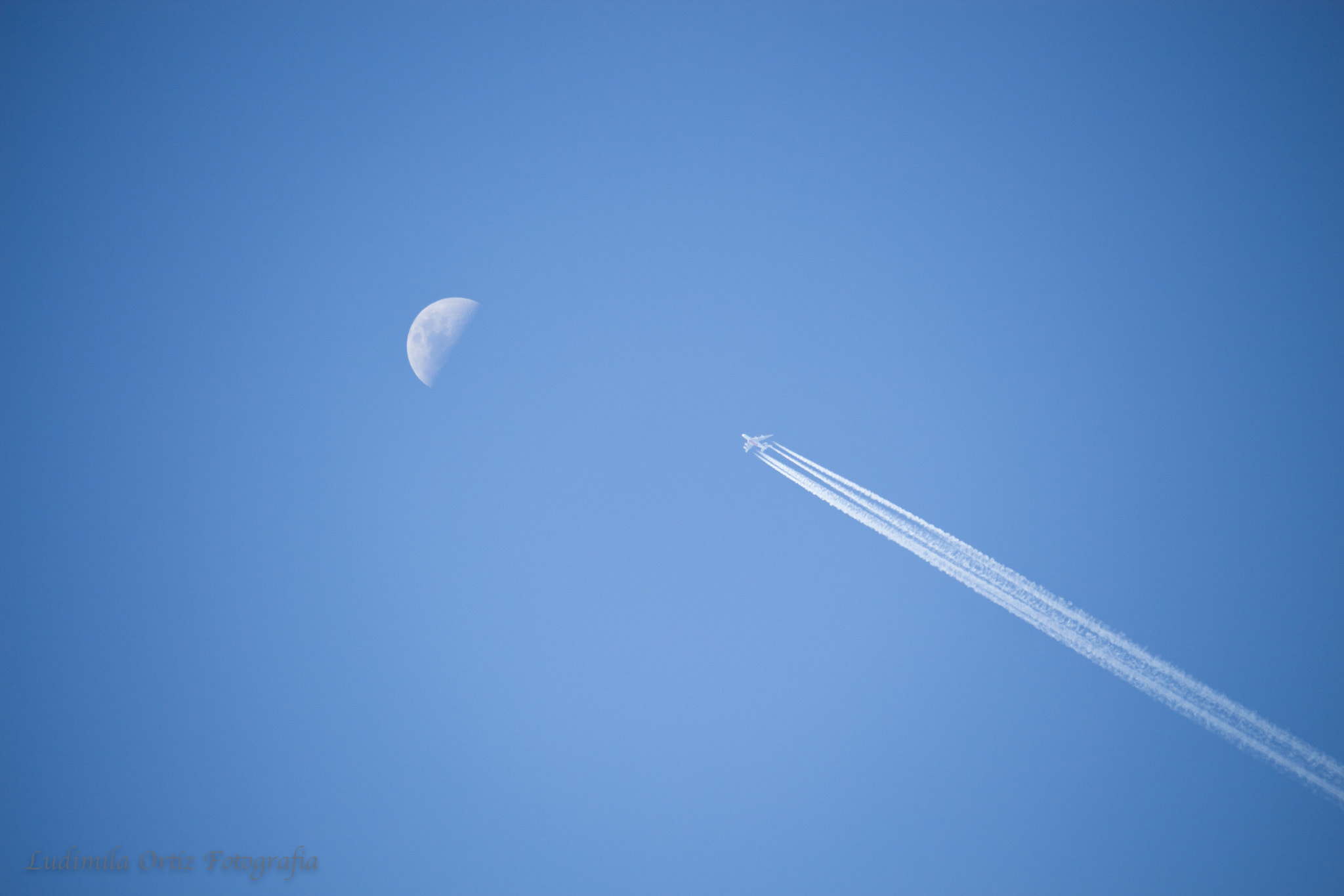 Canon EOS 700D (EOS Rebel T5i / EOS Kiss X7i) sample photo. Crossing the sky photography