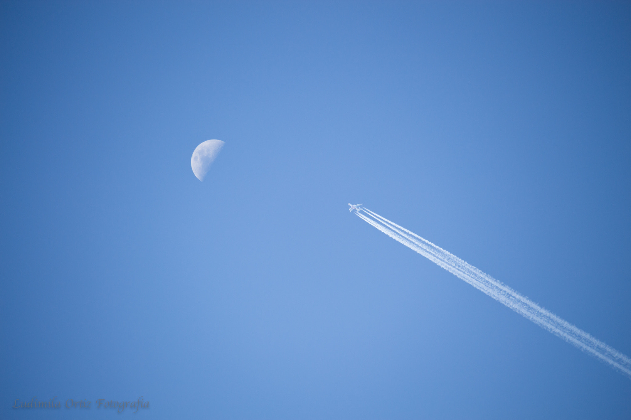 Canon EF-S 55-250mm F4-5.6 IS STM sample photo. Crossing the sky photography