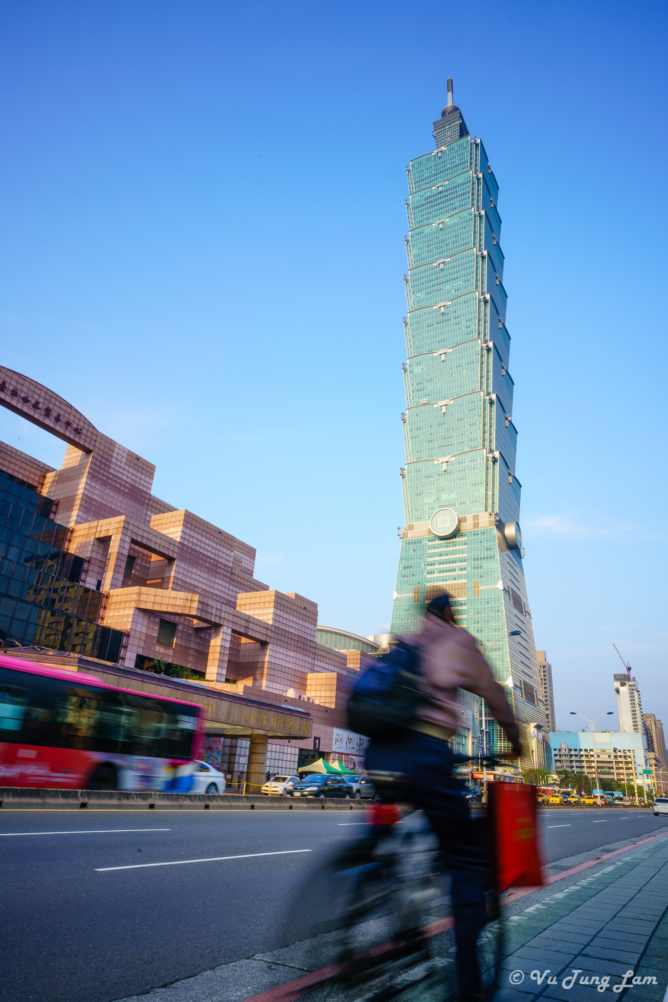 Sony a7R II + E 21mm F2.8 sample photo. Taipei 101 photography