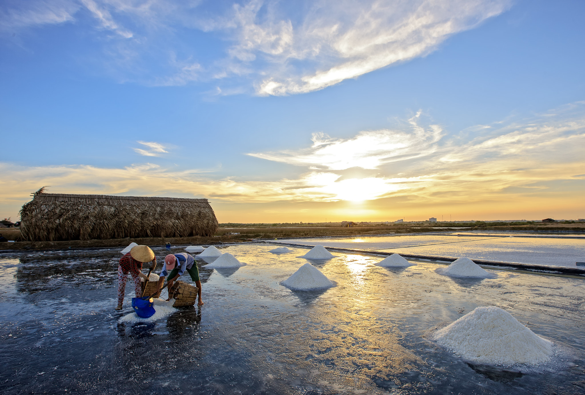 Canon EOS-1Ds Mark III + Canon EF 16-35mm F2.8L II USM sample photo. On the salt fields photography