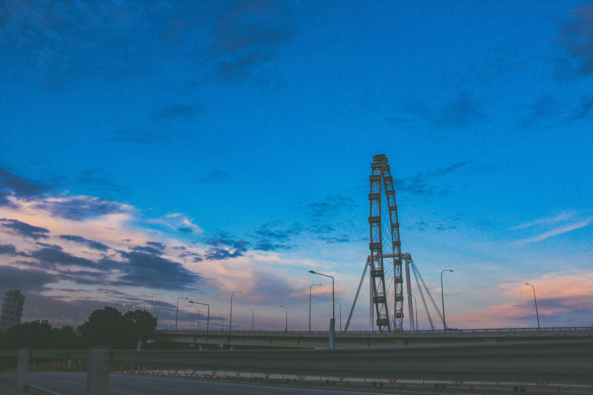 Canon EOS 600D (Rebel EOS T3i / EOS Kiss X5) sample photo. Sunset at city photography