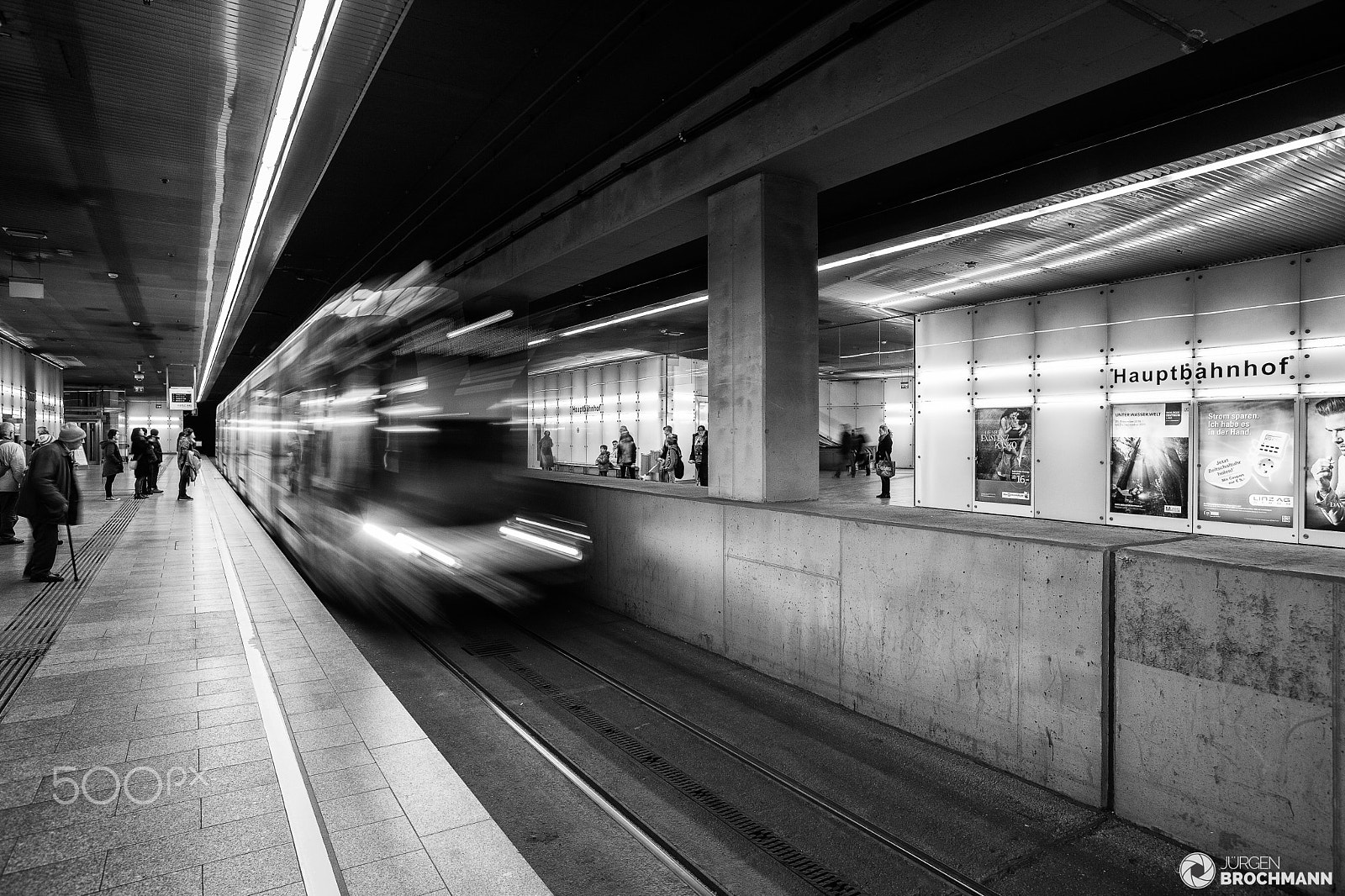 Canon EOS 5D Mark II + Canon EF 16-35mm F2.8L II USM sample photo. Hauptbahnhof photography