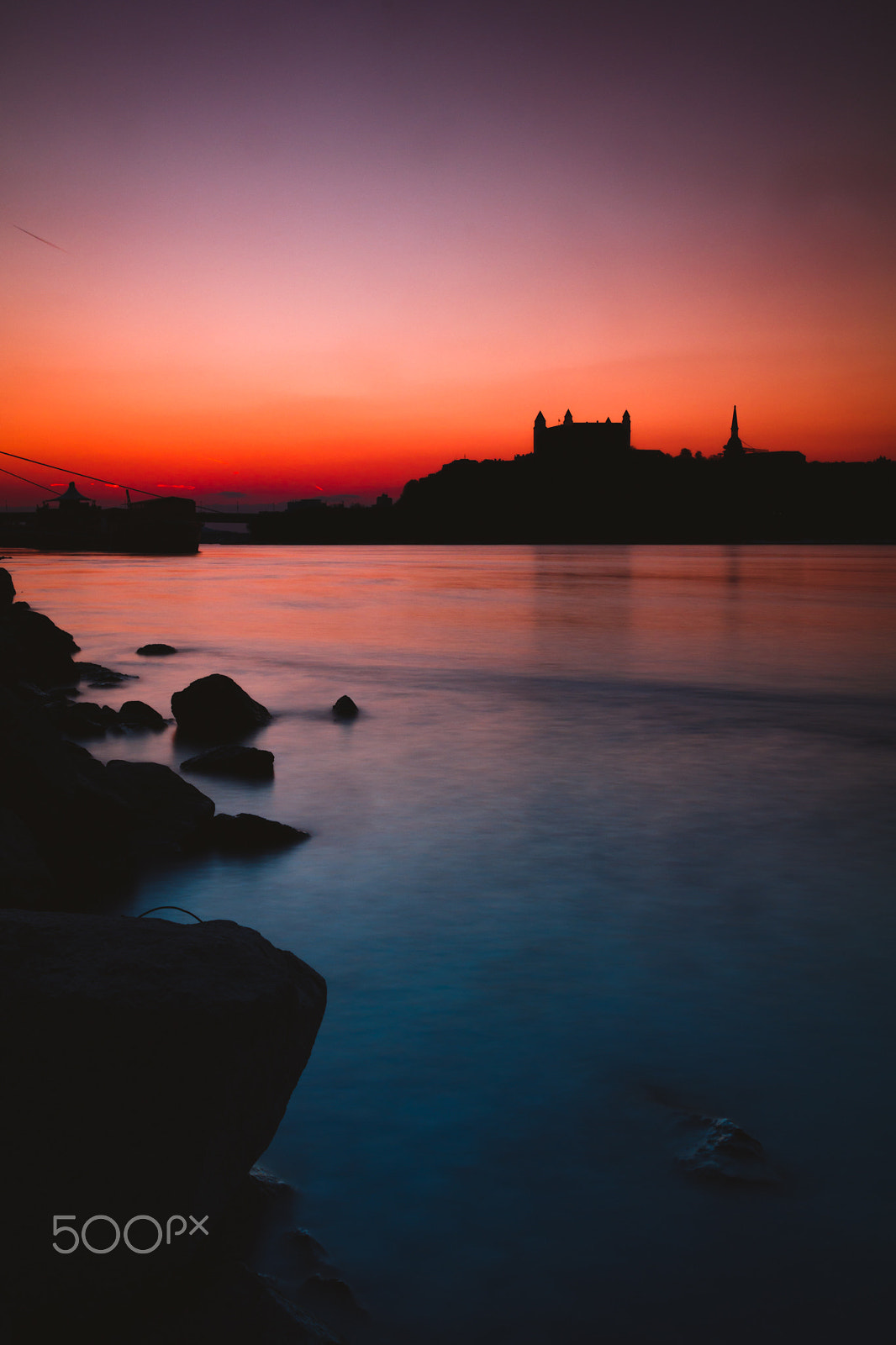 Tamron SP AF 17-50mm F2.8 XR Di II LD Aspherical (IF) sample photo. Siluet of bratislava castle photography