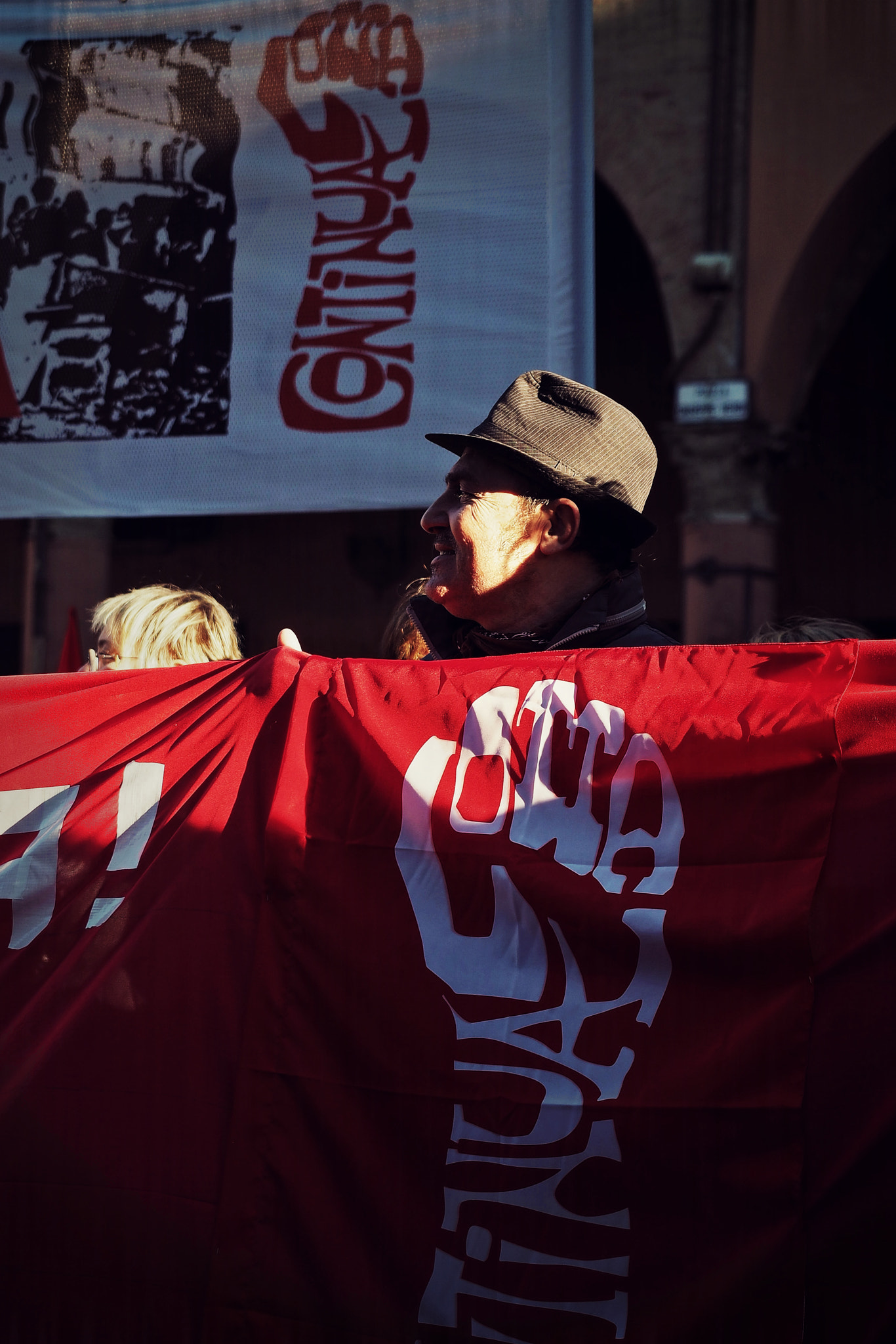Olympus OM-D E-M5 II + Olympus M.Zuiko Digital ED 12-40mm F2.8 Pro sample photo. Lotta continua - bologna photography