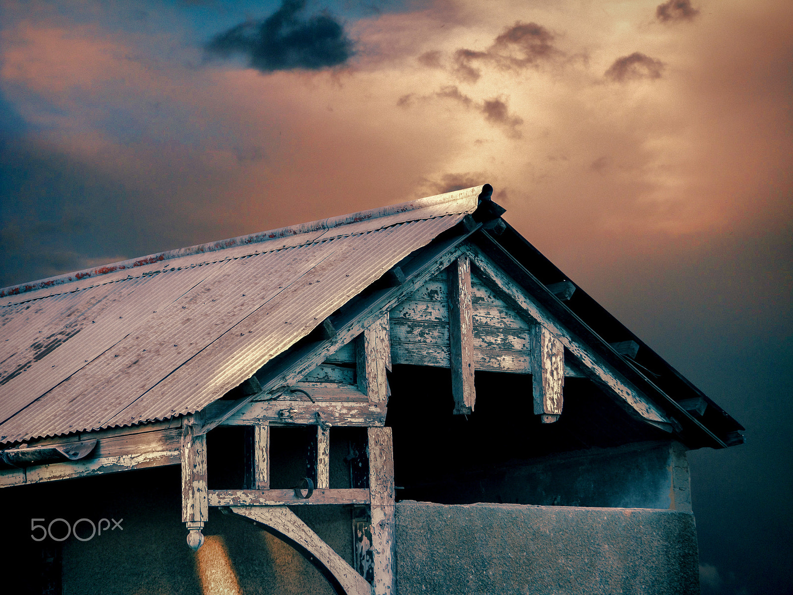 Canon EF 15mm F2.8 Fisheye sample photo. Abandoned house photography