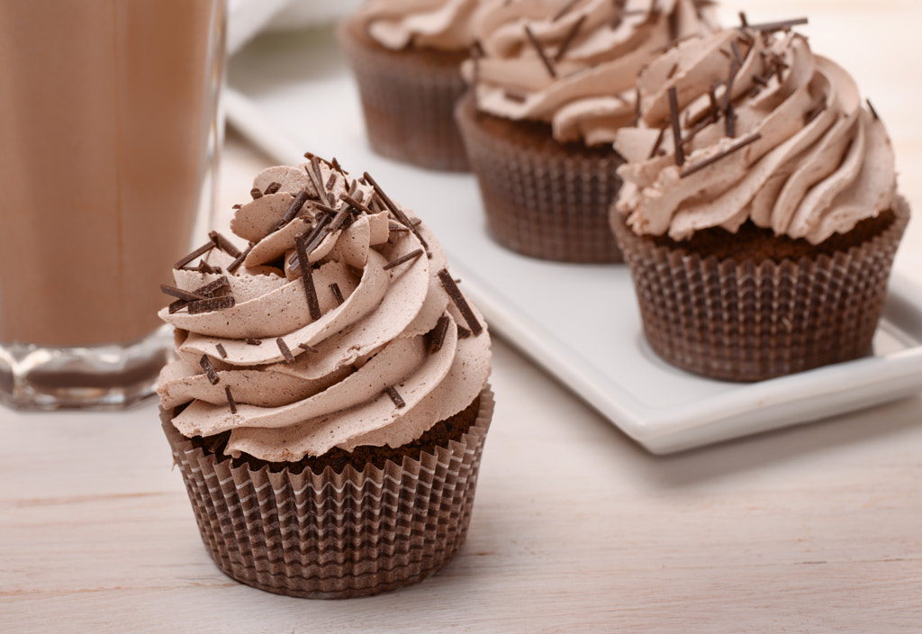 Cupcakes and hot cocoa by Anton Starikov on 500px.com