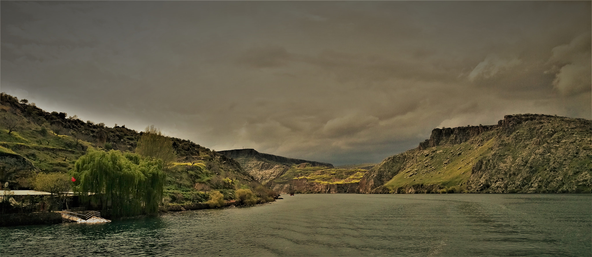 Halfeti barrage lake