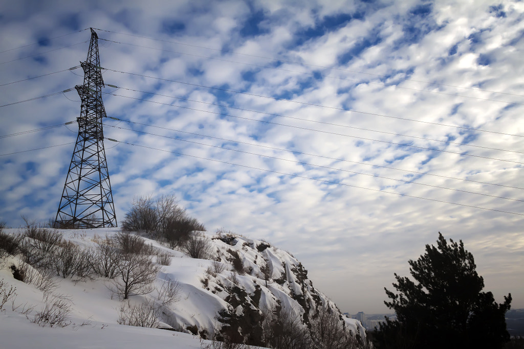 sky & power lines by Nick Patrin on 500px.com