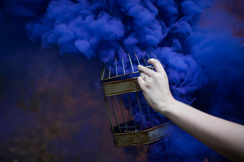 Smoke Bomb Photography Guide With Ideas & Tips - Depositphotos Blog