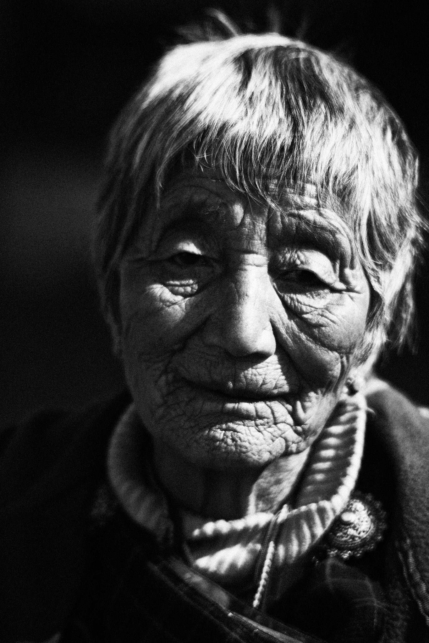 Canon EOS 5D Mark II + Canon EF 70-200mm F2.8L IS USM sample photo. Old woman from bhutan photography