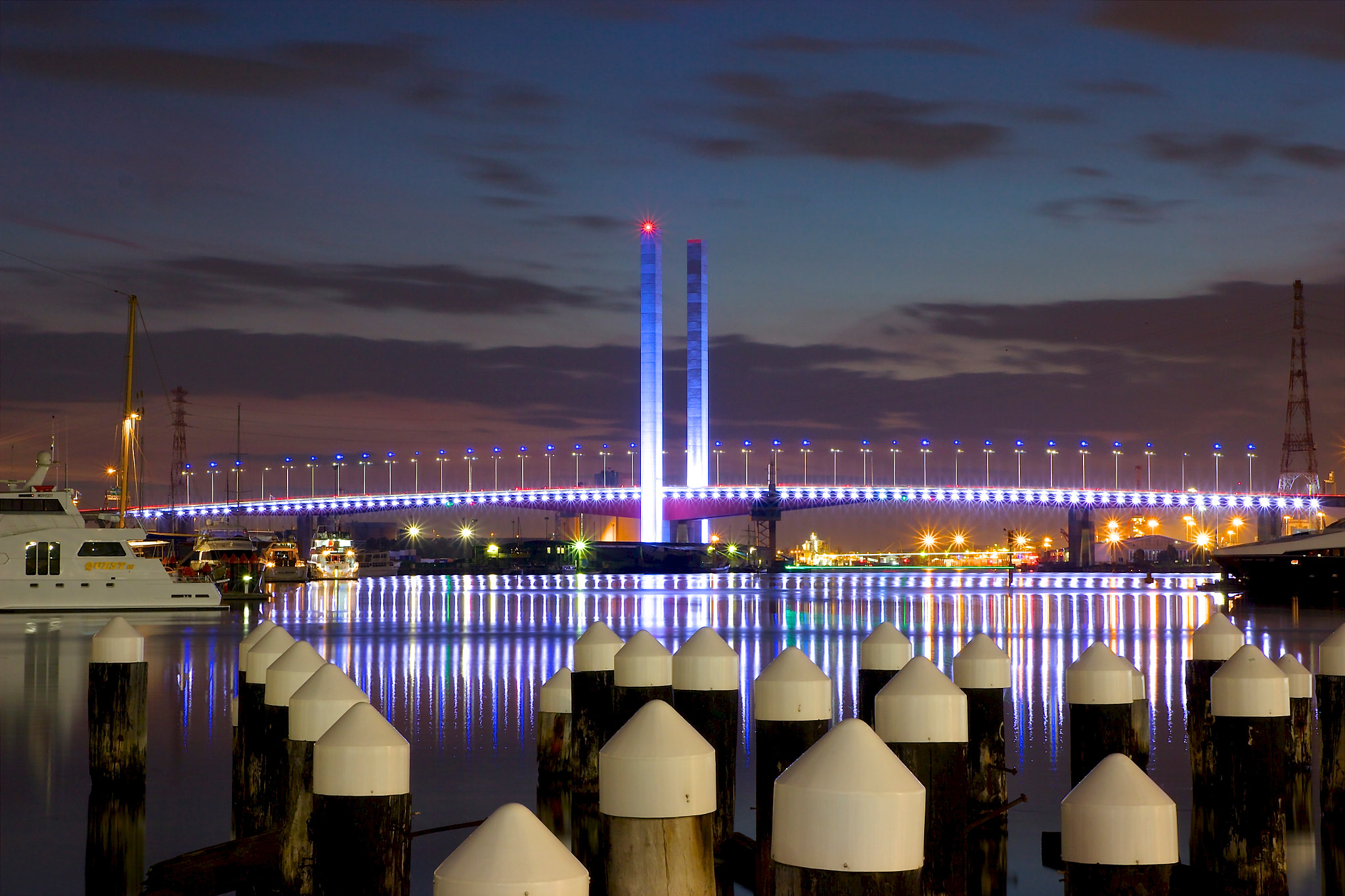 Tamron SP AF 17-50mm F2.8 XR Di II LD Aspherical (IF) sample photo. Bolte bridge at night photography