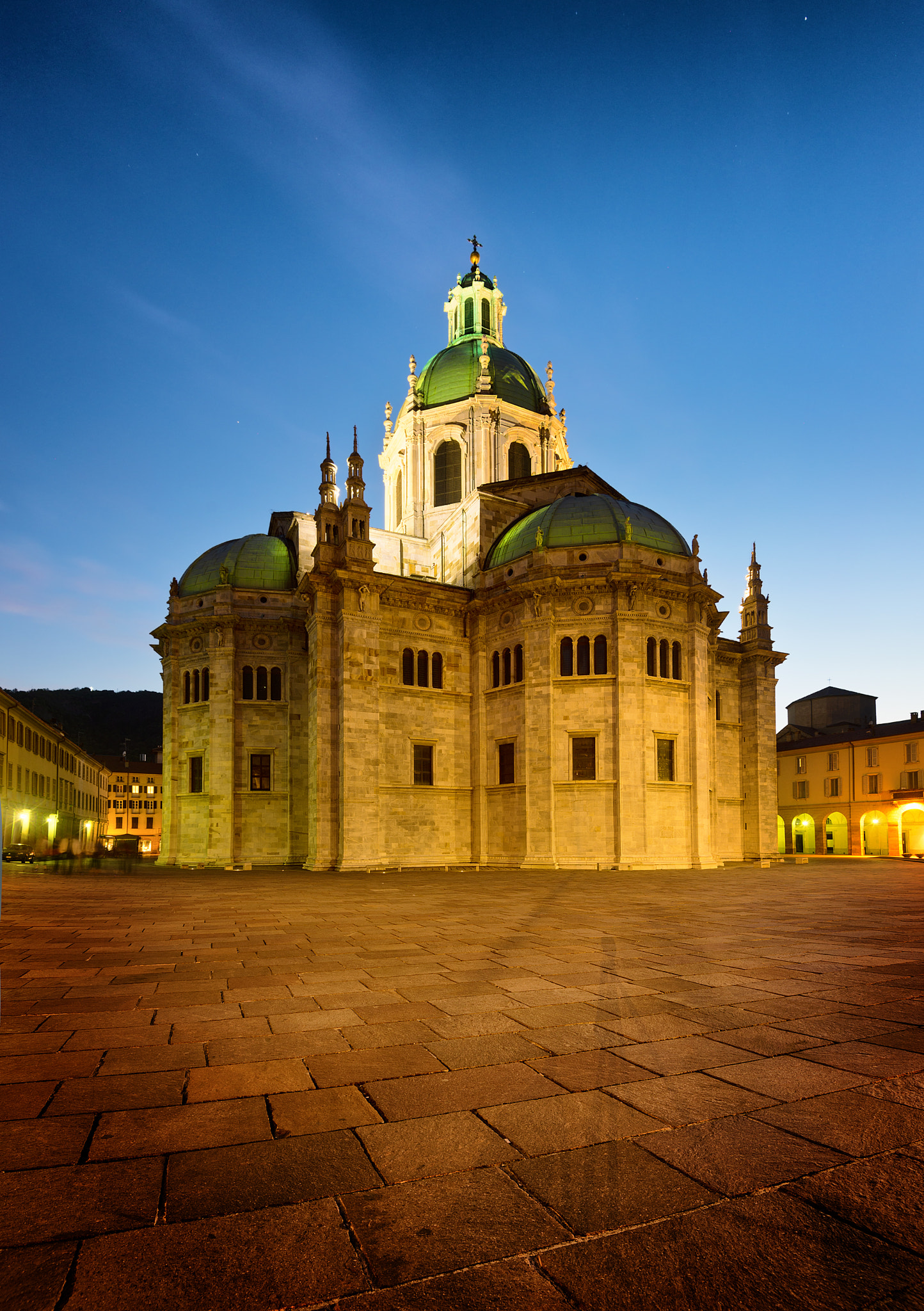 Nikon AF-S Nikkor 16-35mm F4G ED VR sample photo. Duomo di como photography