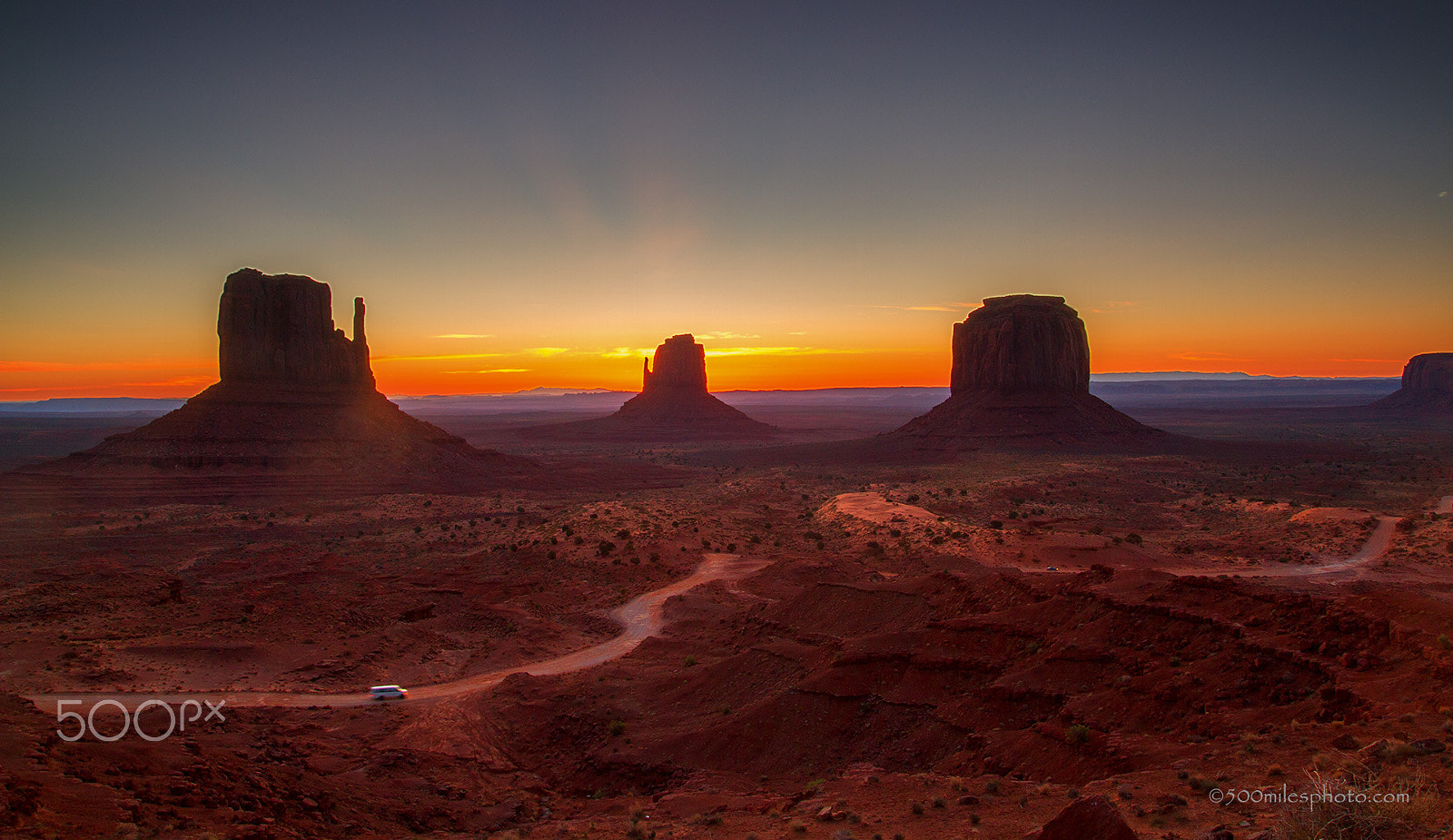 Tamron SP AF 17-50mm F2.8 XR Di II LD Aspherical (IF) sample photo. Sunrise at monument valley photography