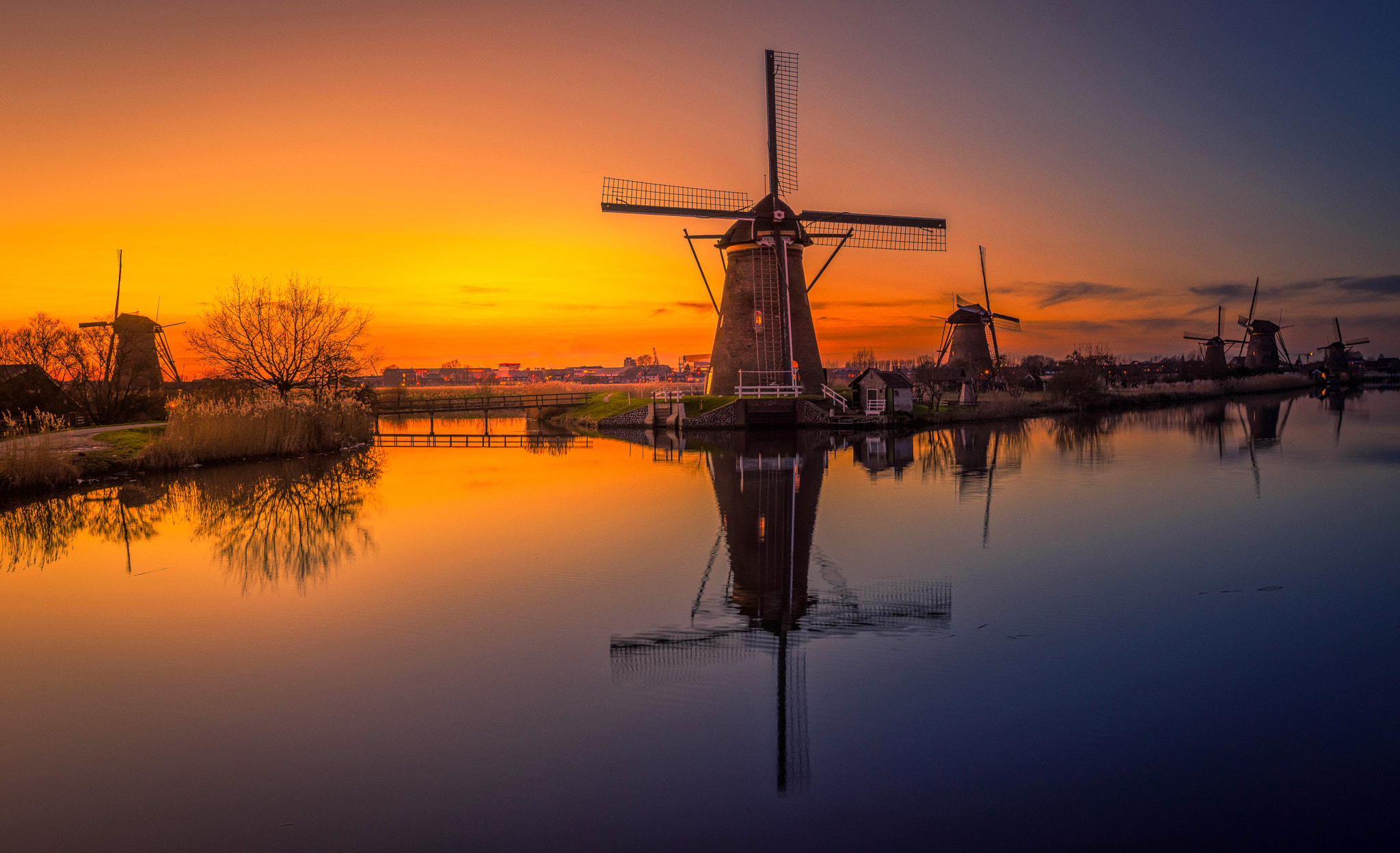 Sony a7R + Sony Vario-Tessar T* FE 16-35mm F4 ZA OSS sample photo. Windmills of holland photography