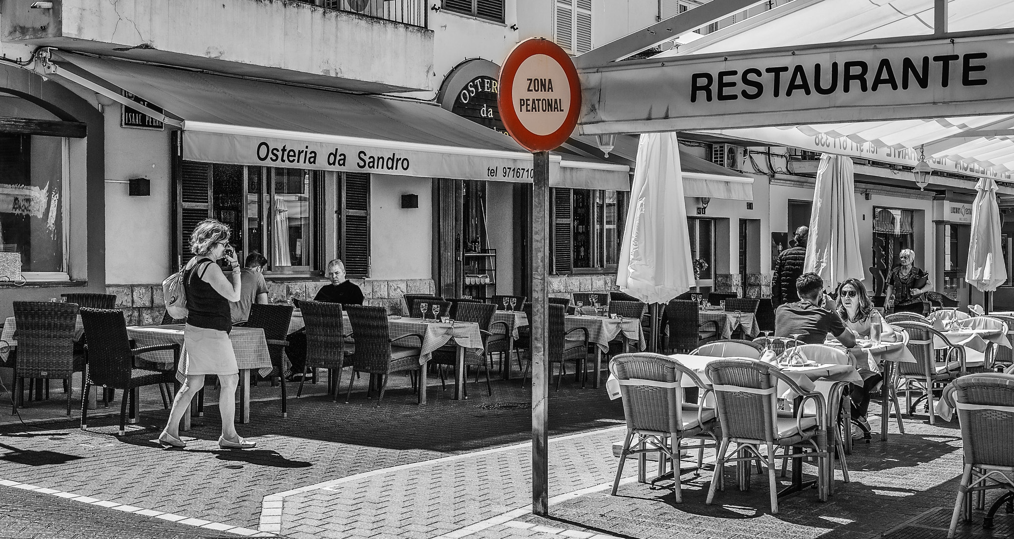 Nikon D2X sample photo. "zona peatonal - port de andratx" photography