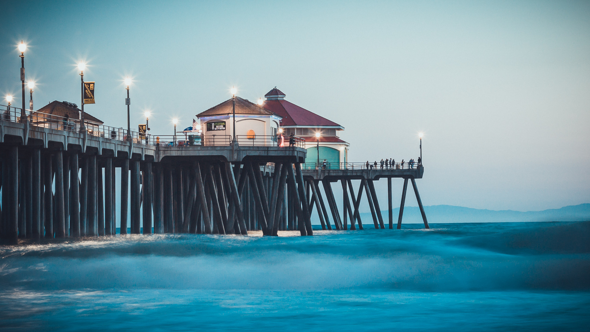 Canon EF 50mm F1.8 II sample photo. Huntington beach pier photography