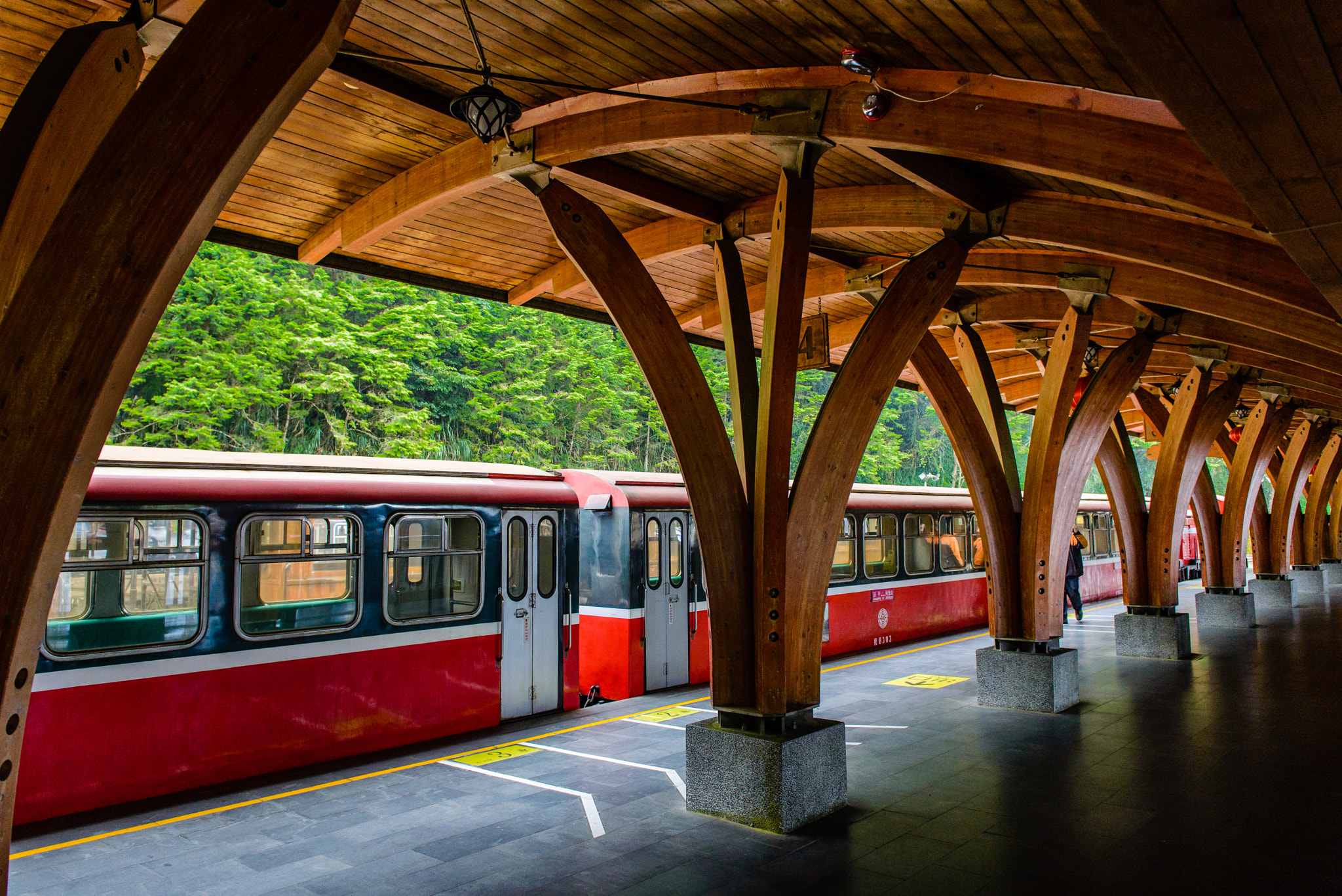 Nikon AF-S Nikkor 24-70mm F2.8G ED sample photo. Train and station photography