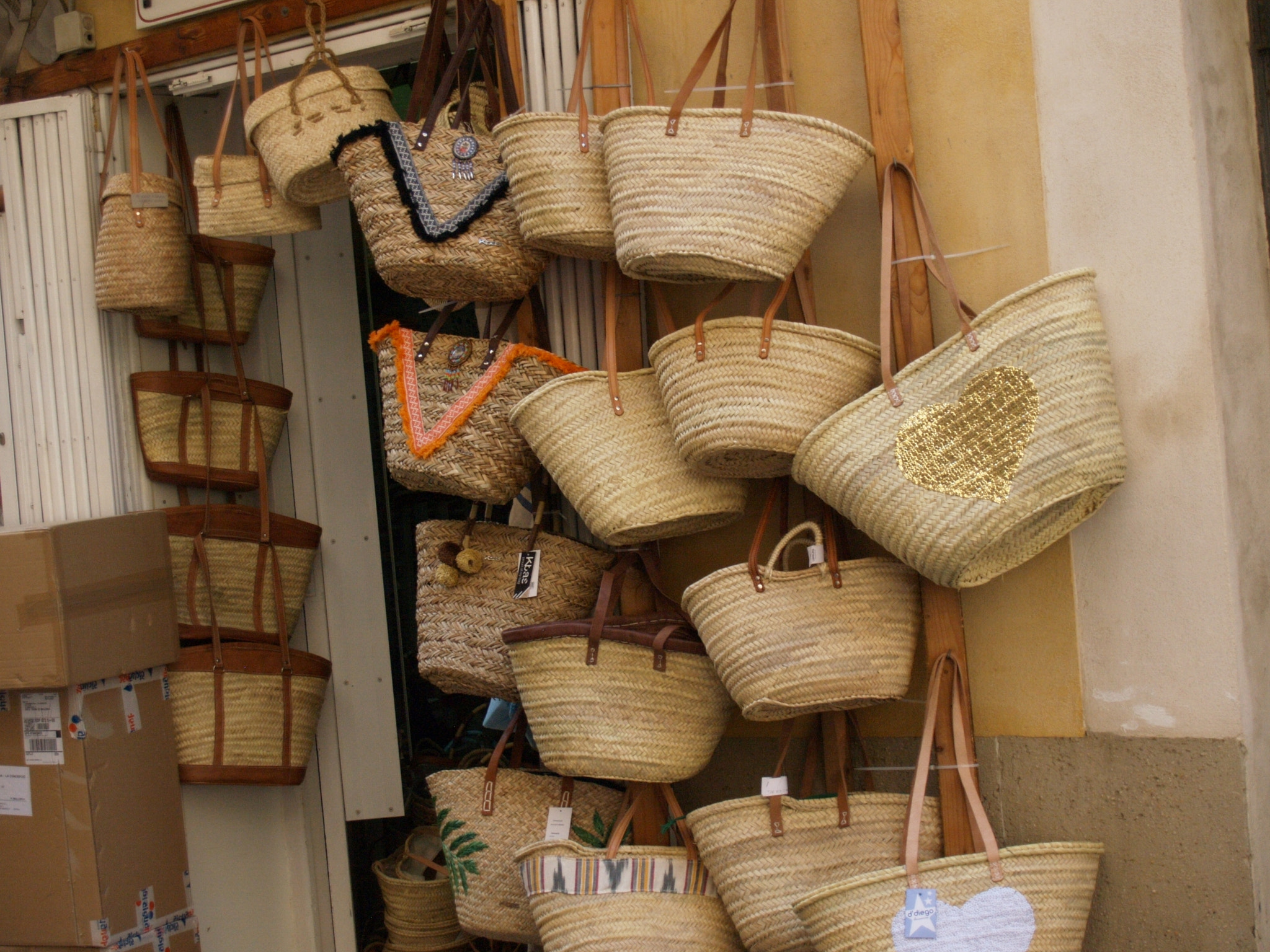 Olympus E-330 (EVOLT E-330) sample photo. Baskets photography