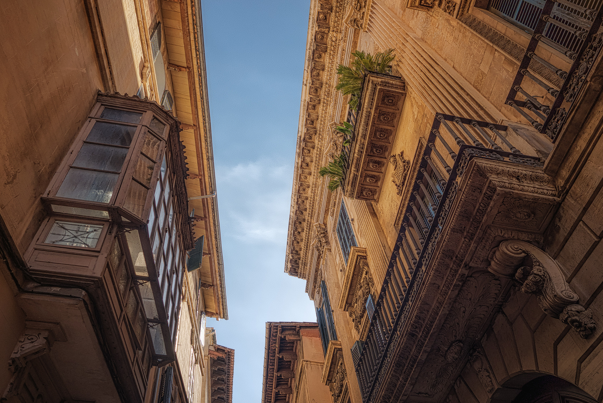Olympus OM-D E-M1 Mark II + Olympus M.Zuiko Digital ED 12-40mm F2.8 Pro sample photo. Palma old town photography