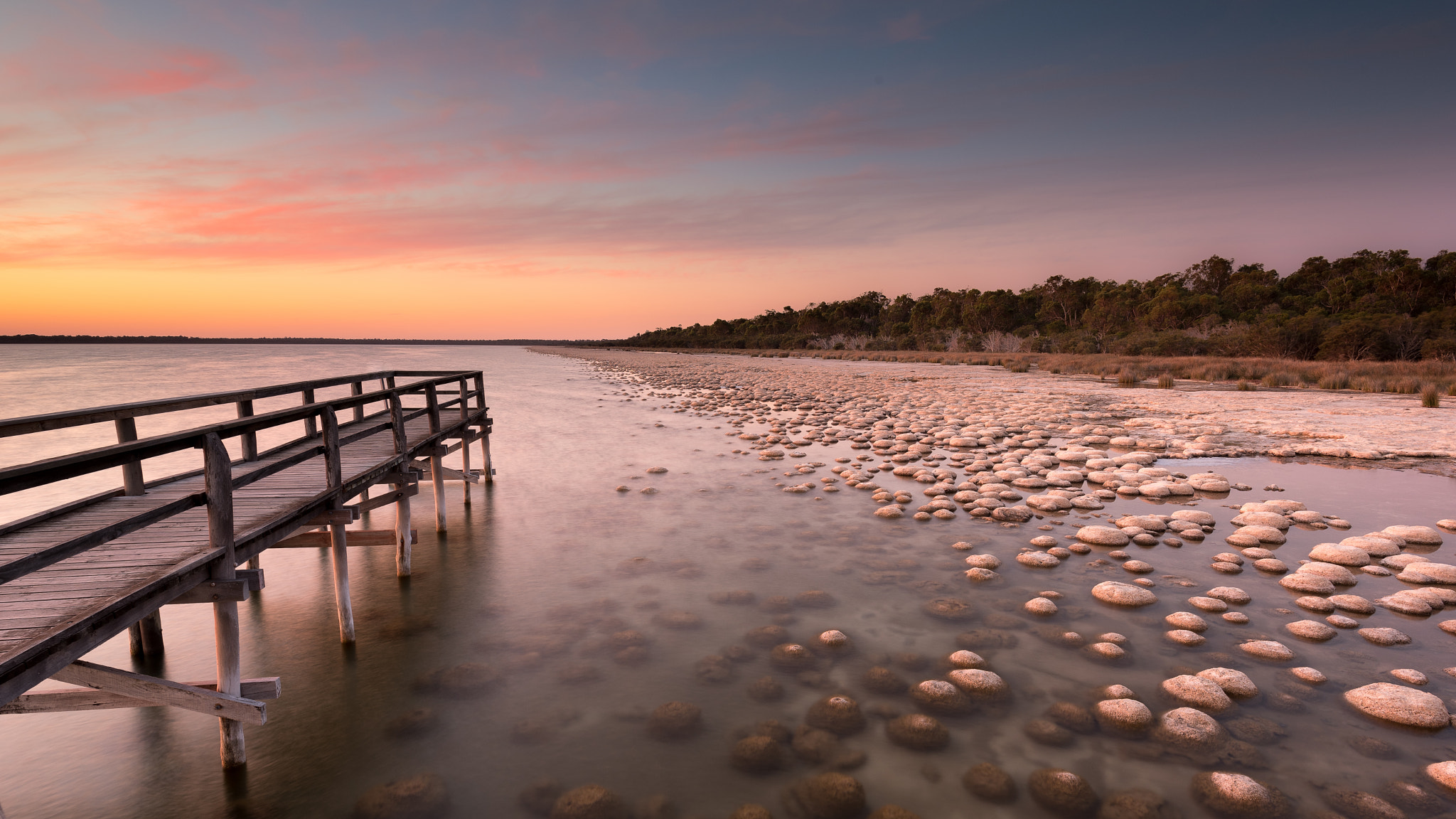 Nikon AF-S Nikkor 16-35mm F4G ED VR sample photo. Lake clifton thrombolites photography