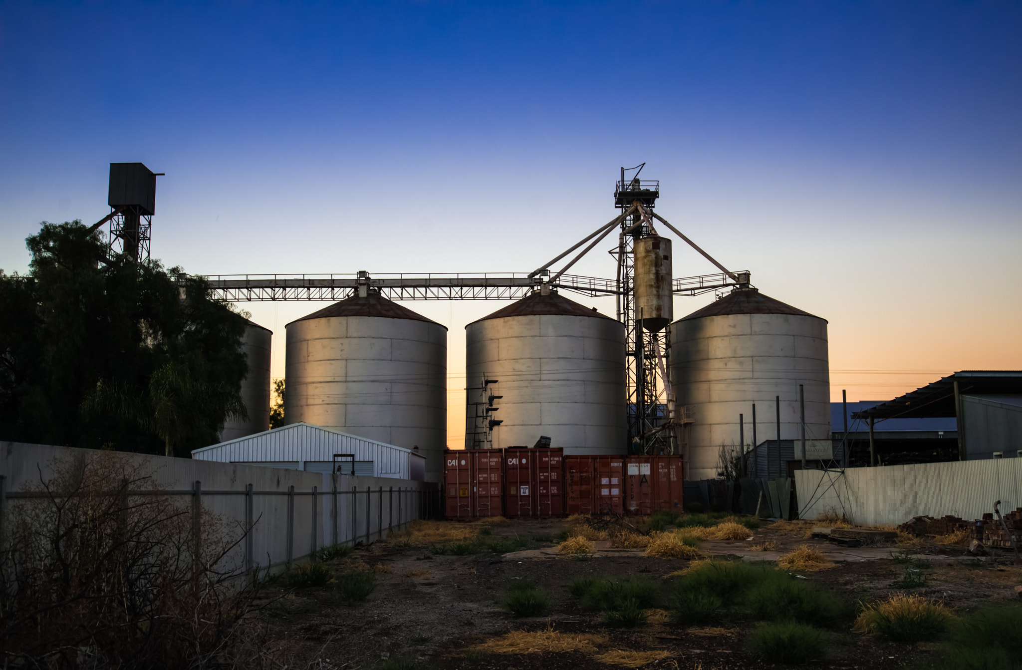 Nikon AF-S Nikkor 18-35mm F3.5-4.5G ED sample photo. Horsham sunset photography