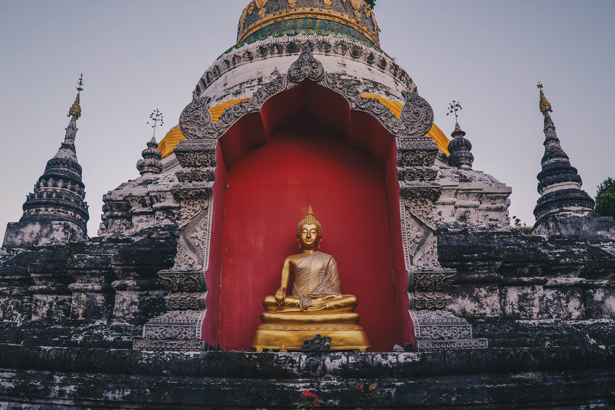 Sony FE 28mm F2 sample photo. Thai buddha temple photography